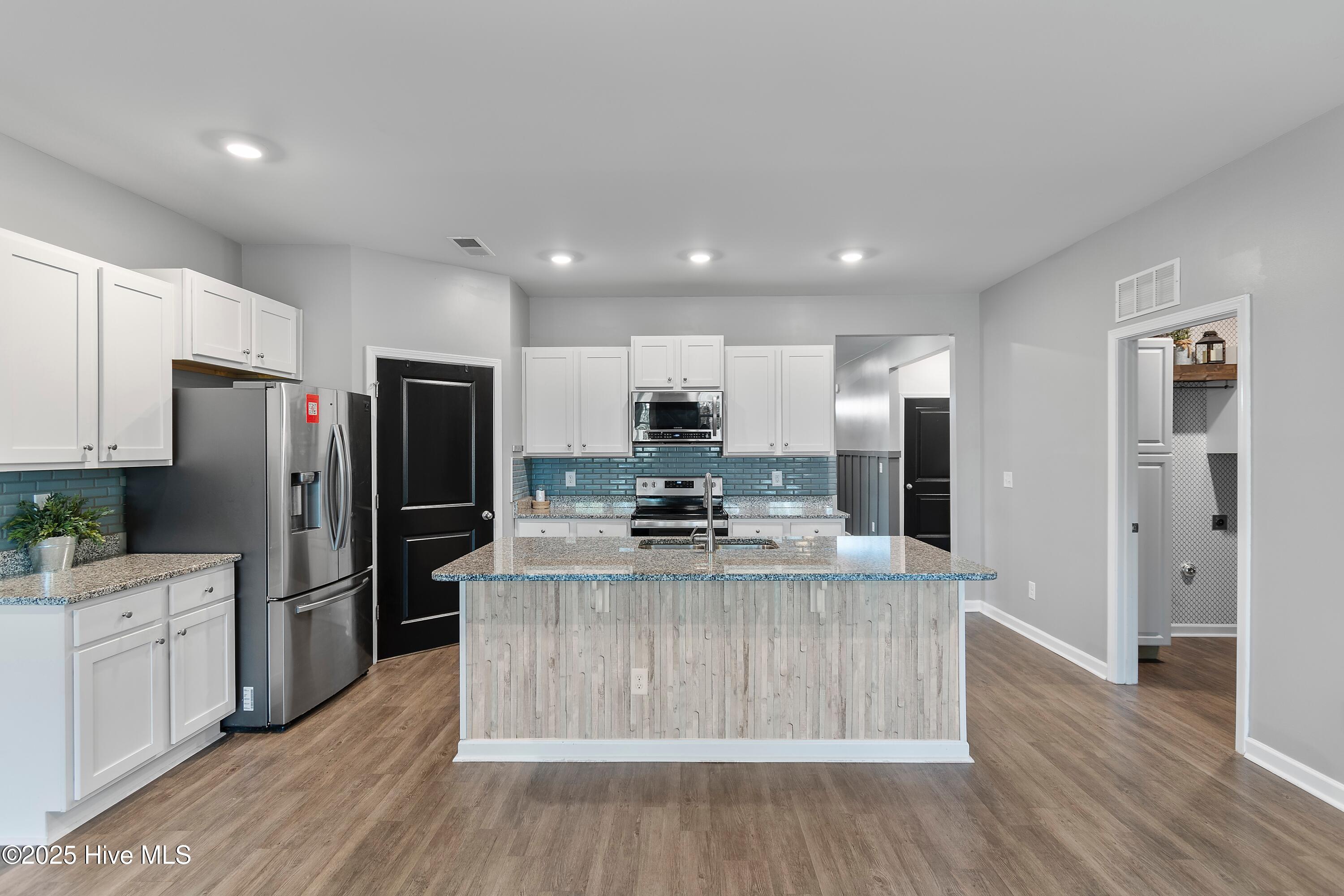 100537510 | Photo 14