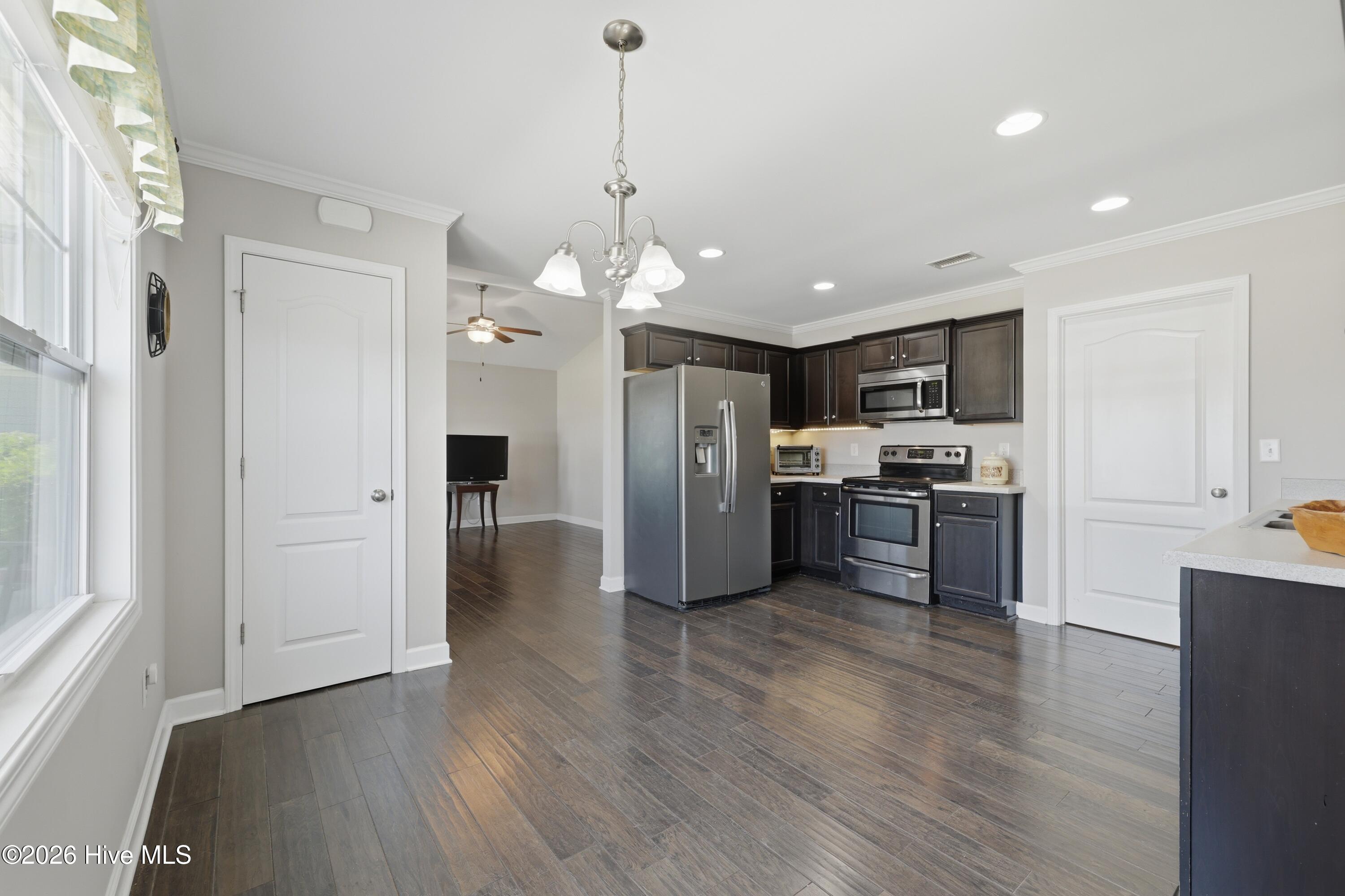 100568658 | Photo 17