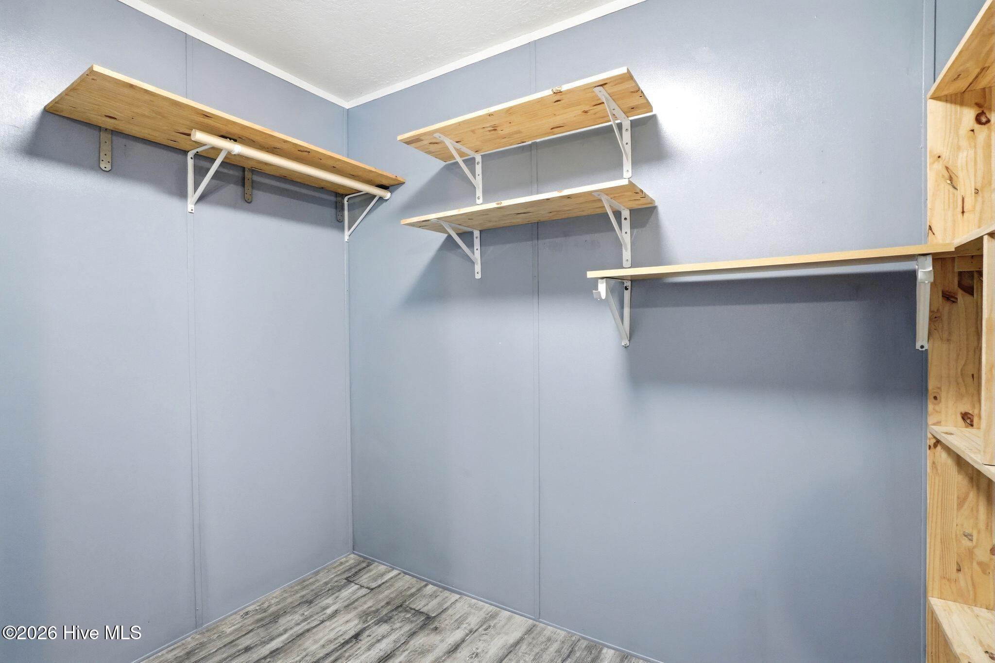 100570161 | Photo 17