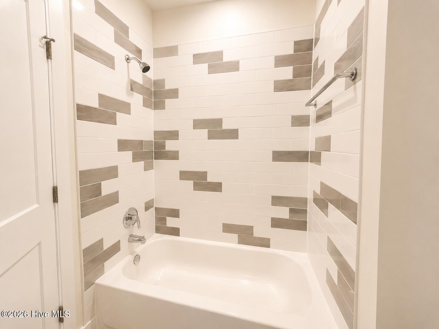 Unit 604 Hallway Bath