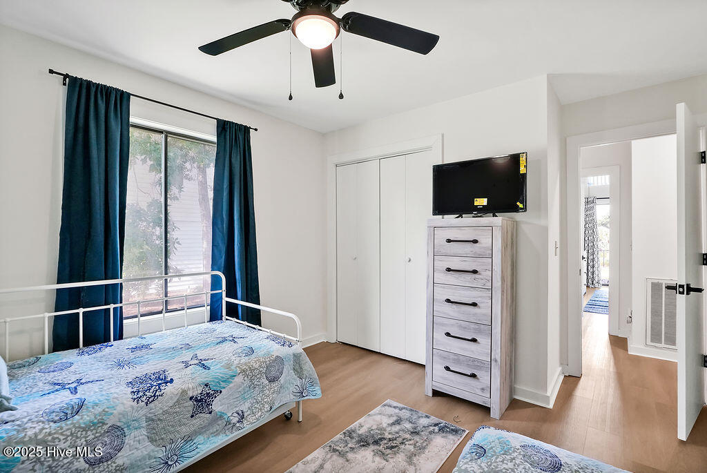 100570405 | Photo 12