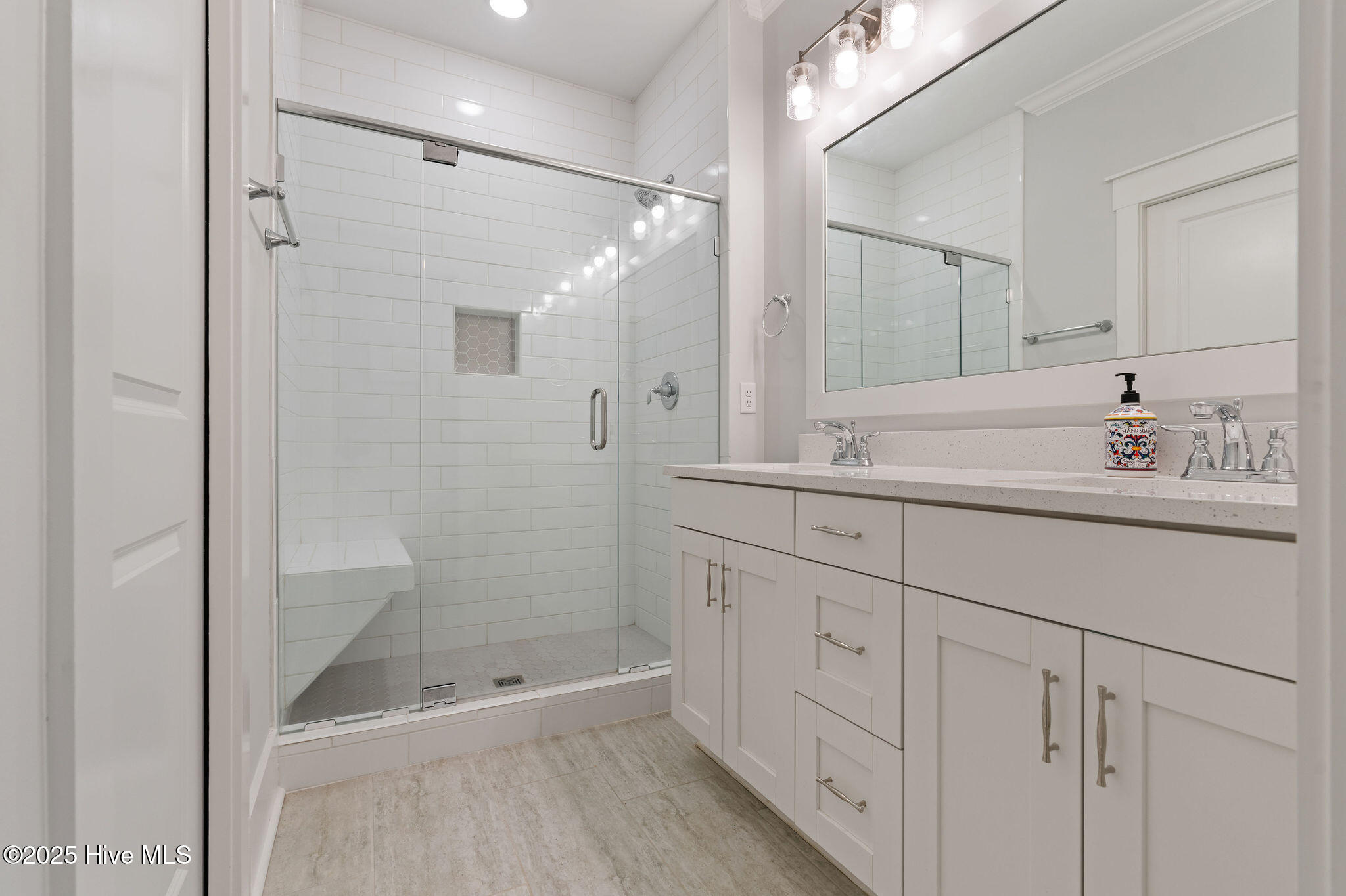 100523892 | Photo 33