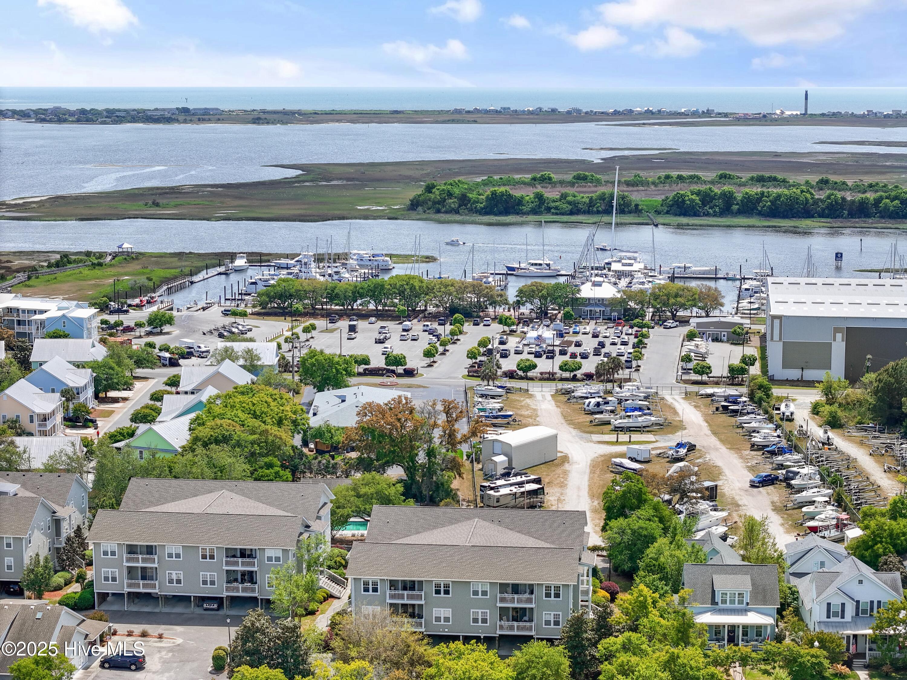 100502983 | Photo 46