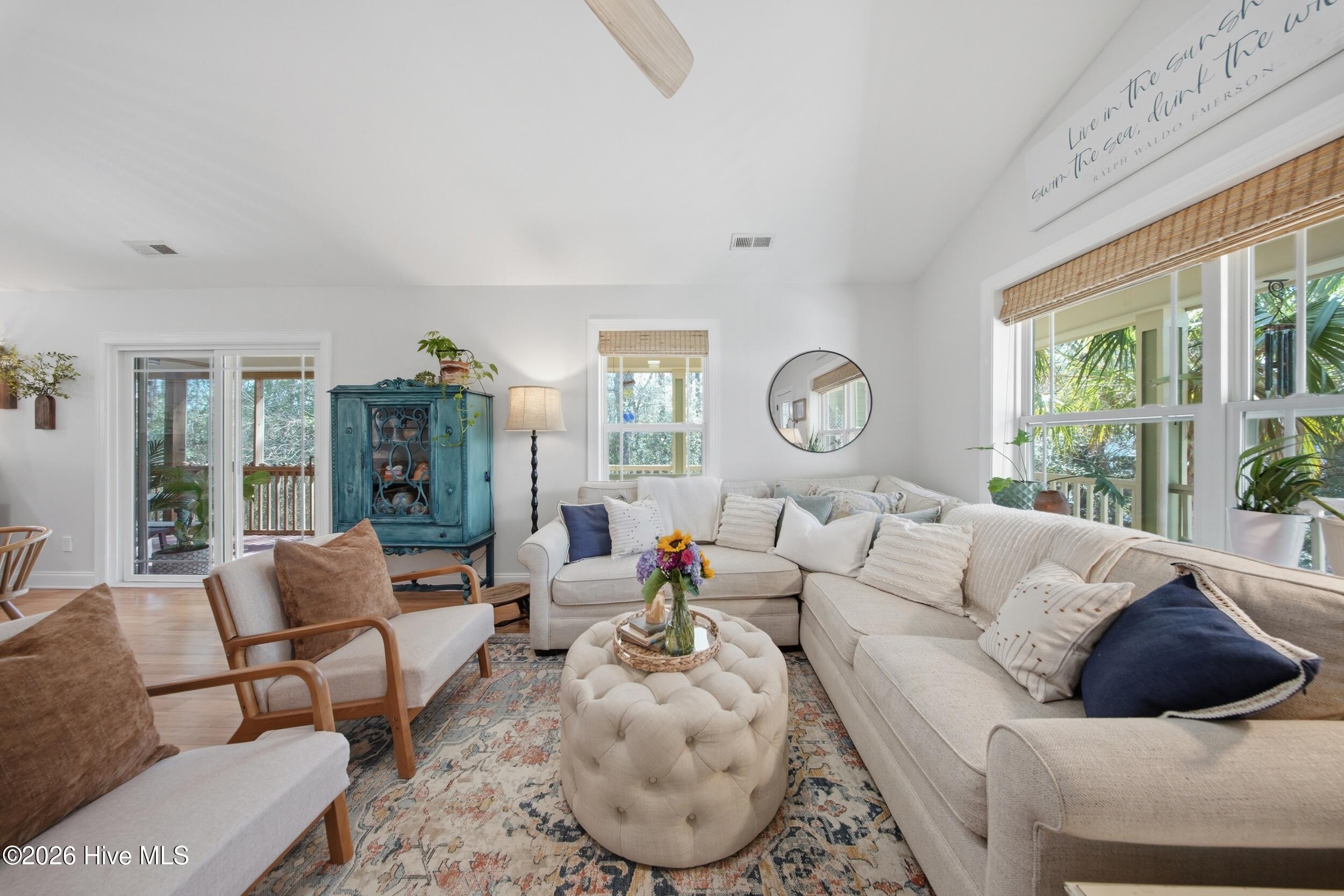 100561155 | Photo 25