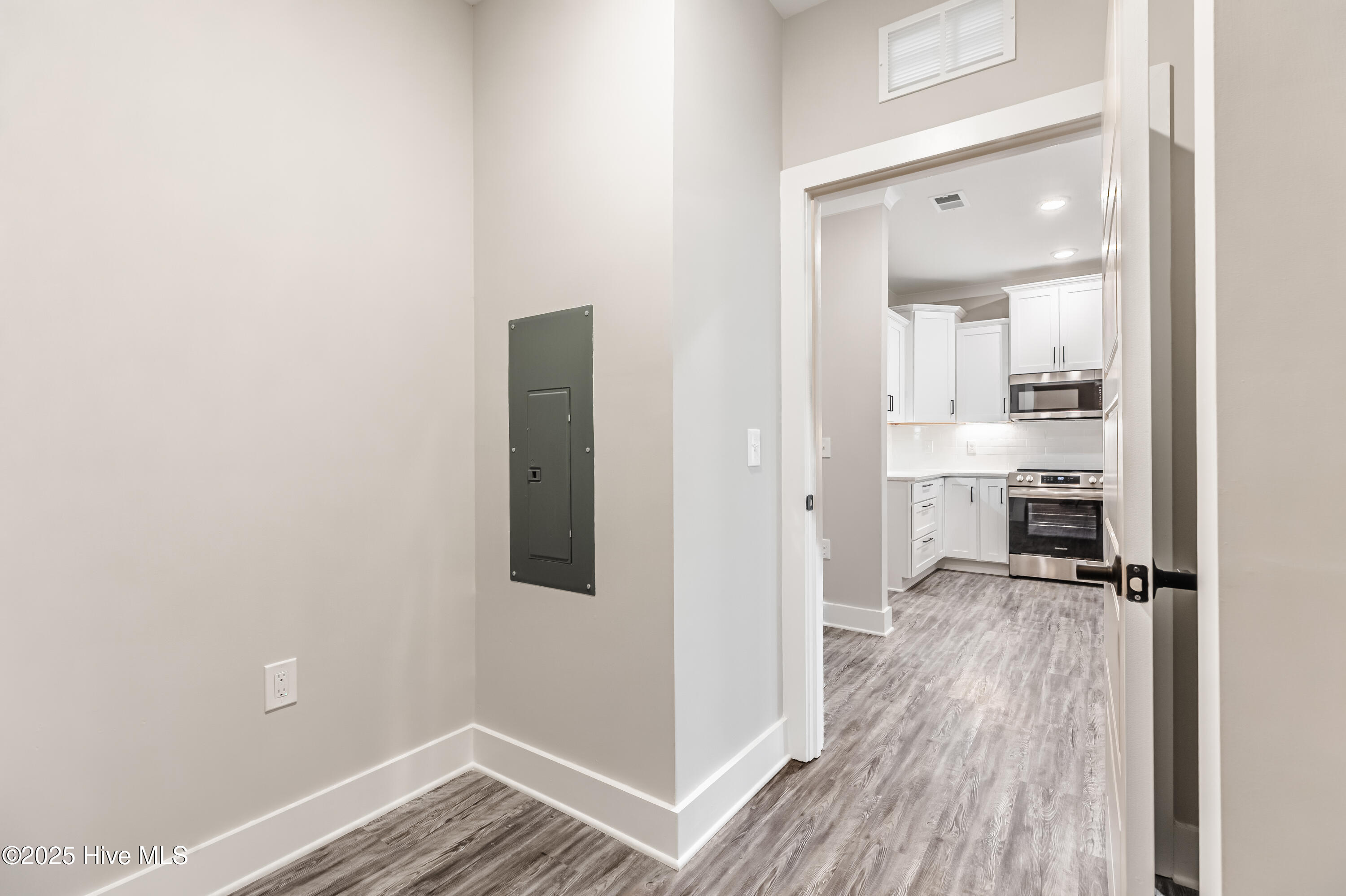 100529358 | Photo 42