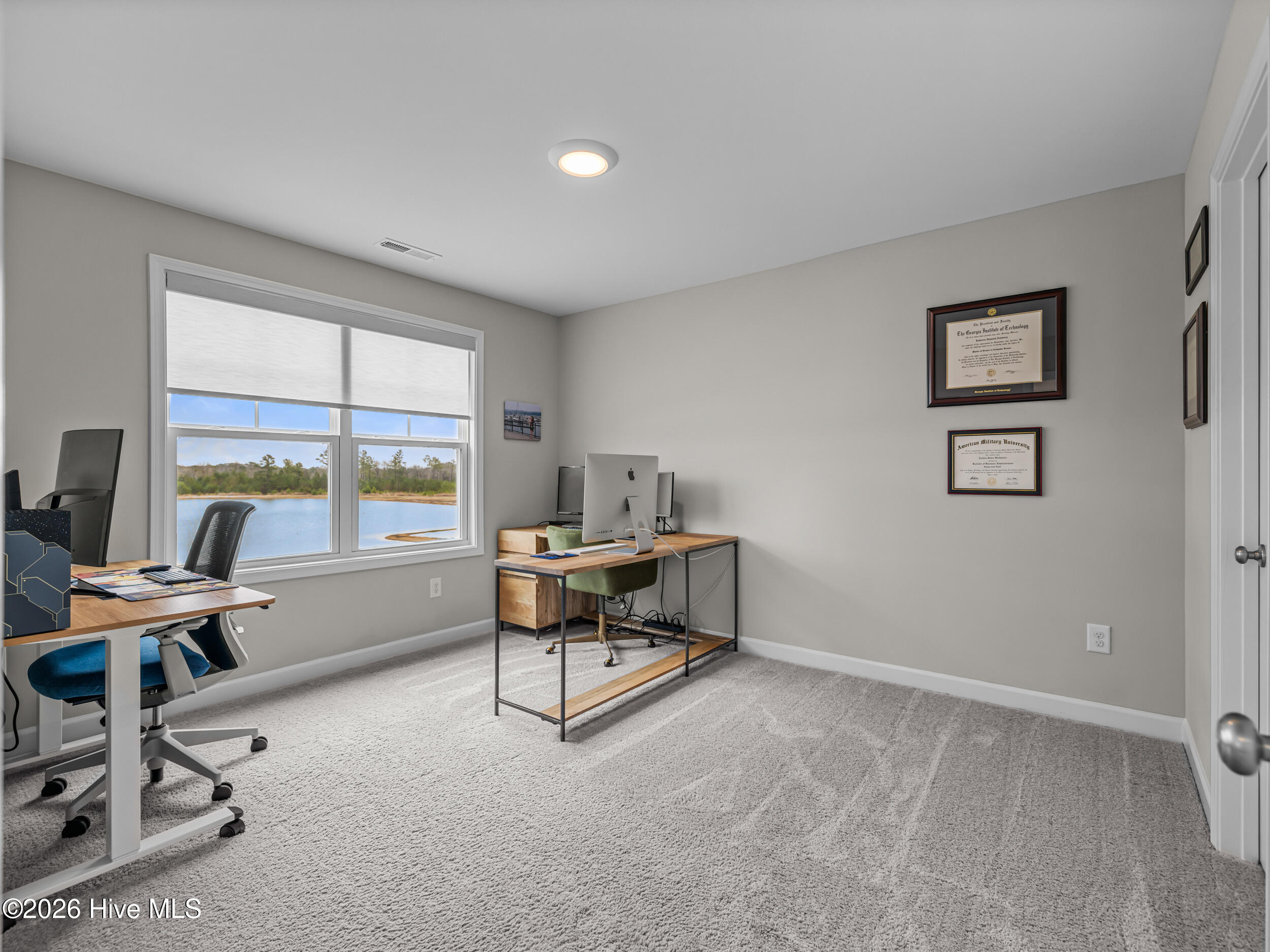 100558096 | Photo 51