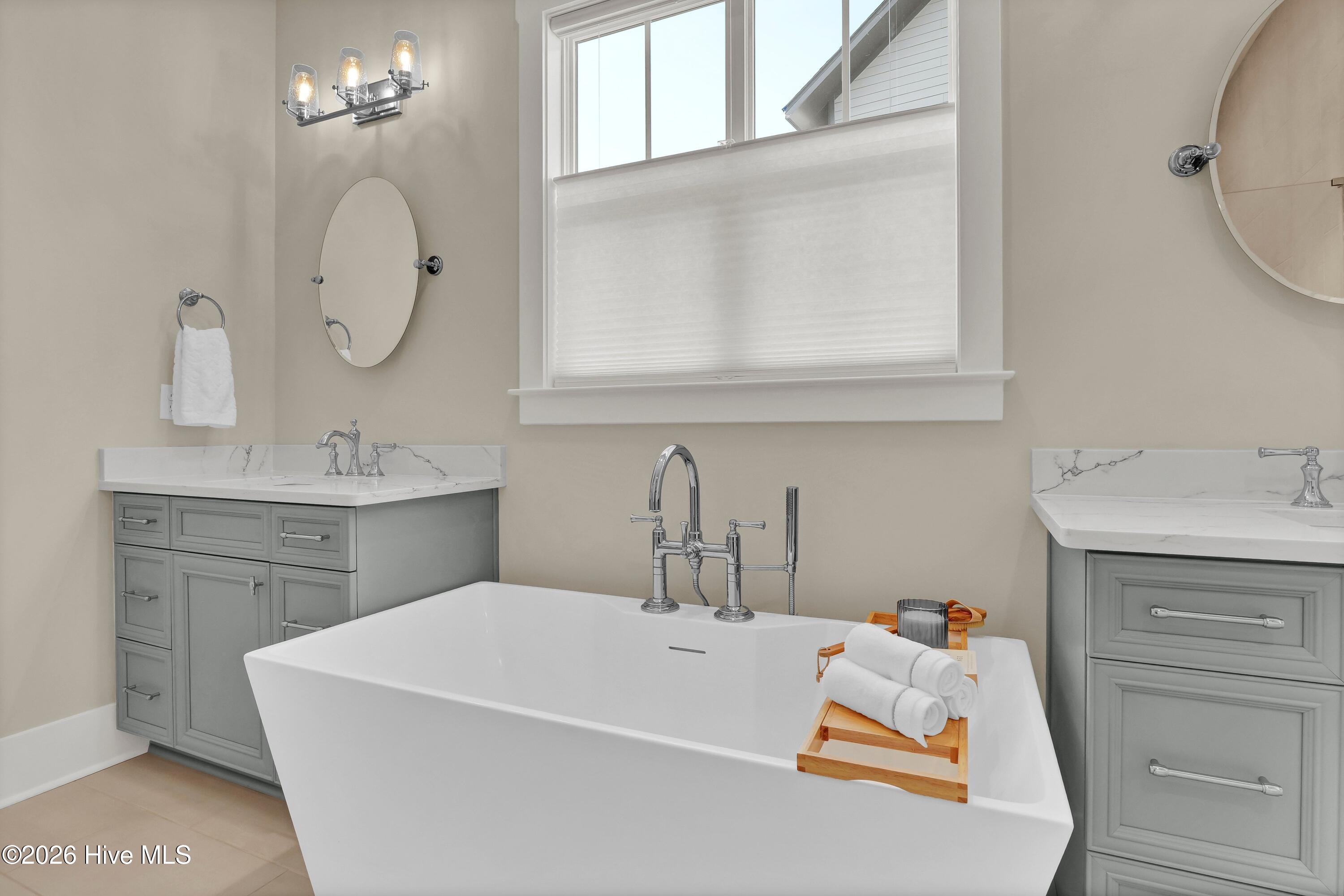 100566298 | Photo 29