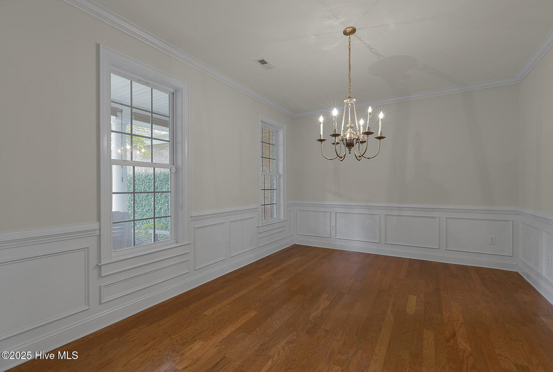 100558223 | Photo 11