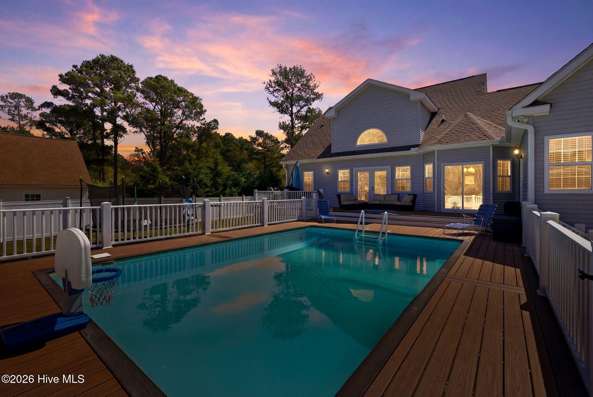 100563483 | Photo 58