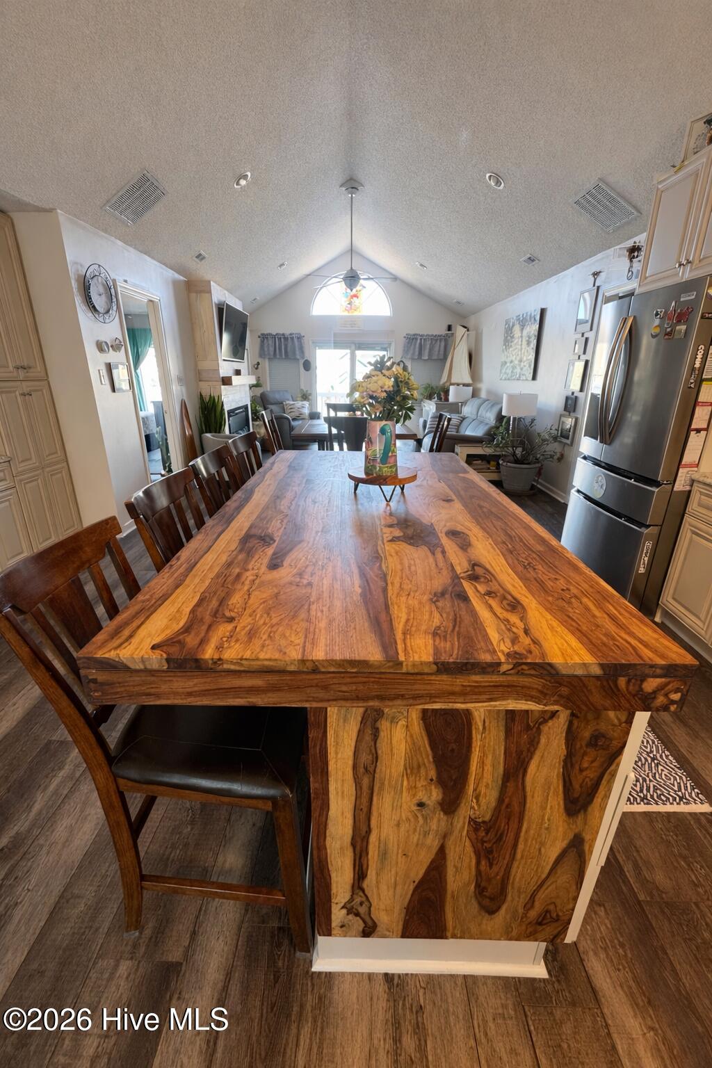 100560834 | Photo 16