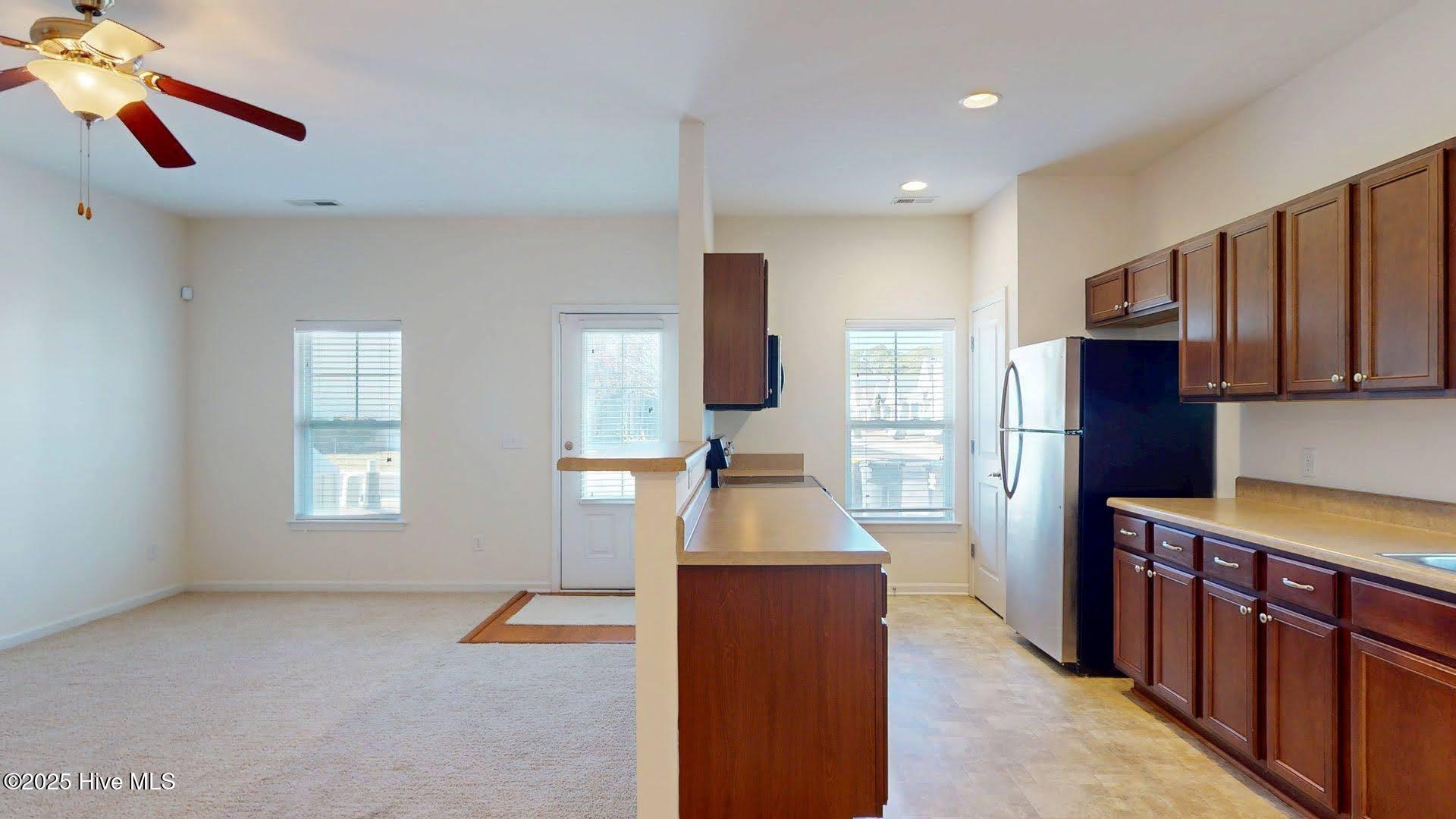 100546464 | Photo 12