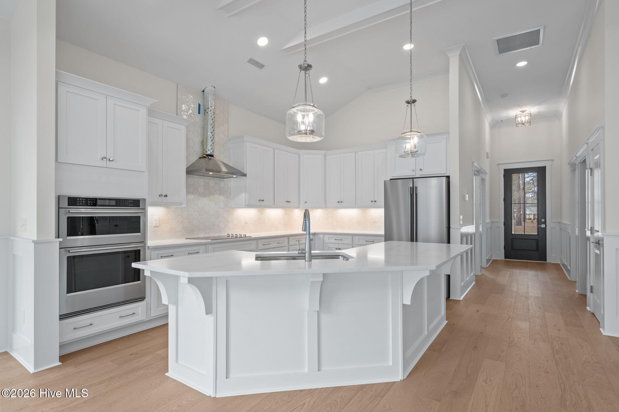 100564370 | Photo 12