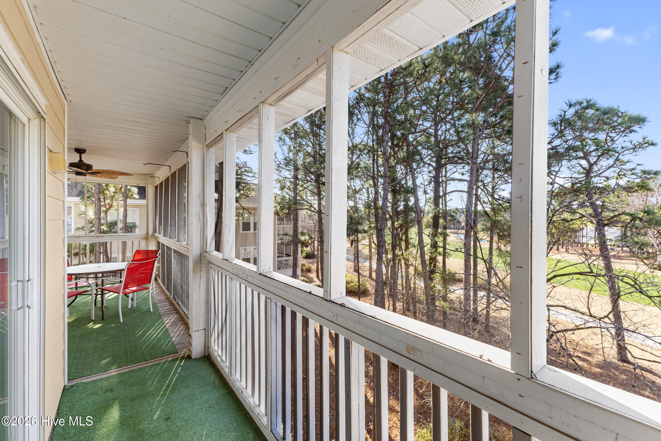 100548612 | Photo 24