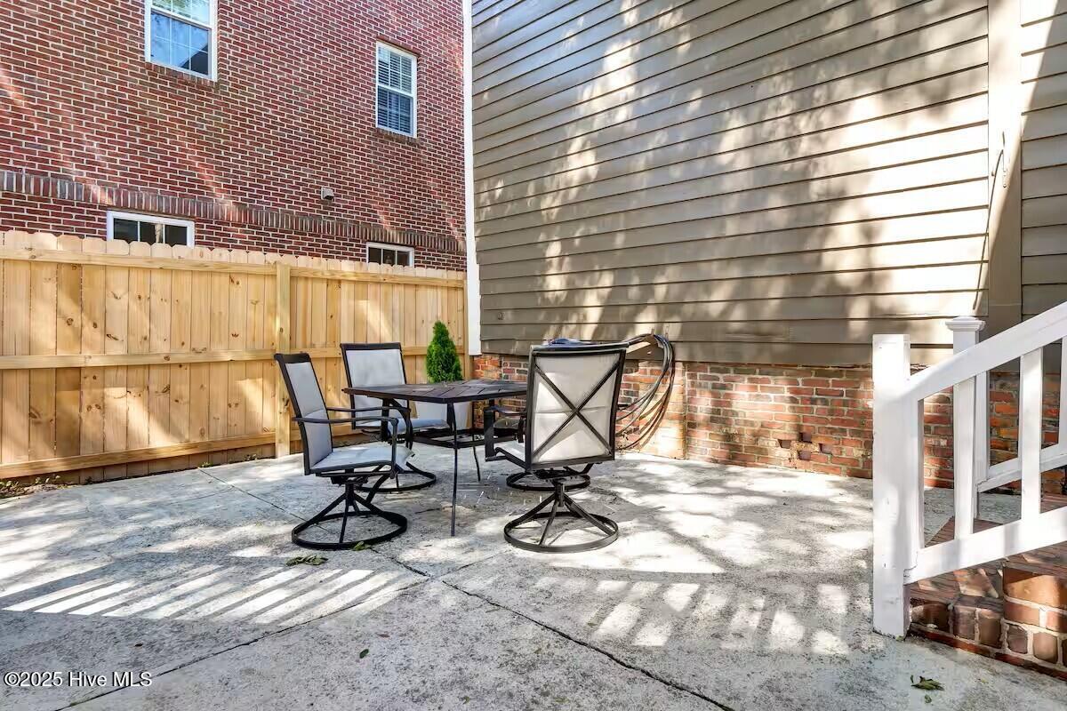 100542130 | Photo 21