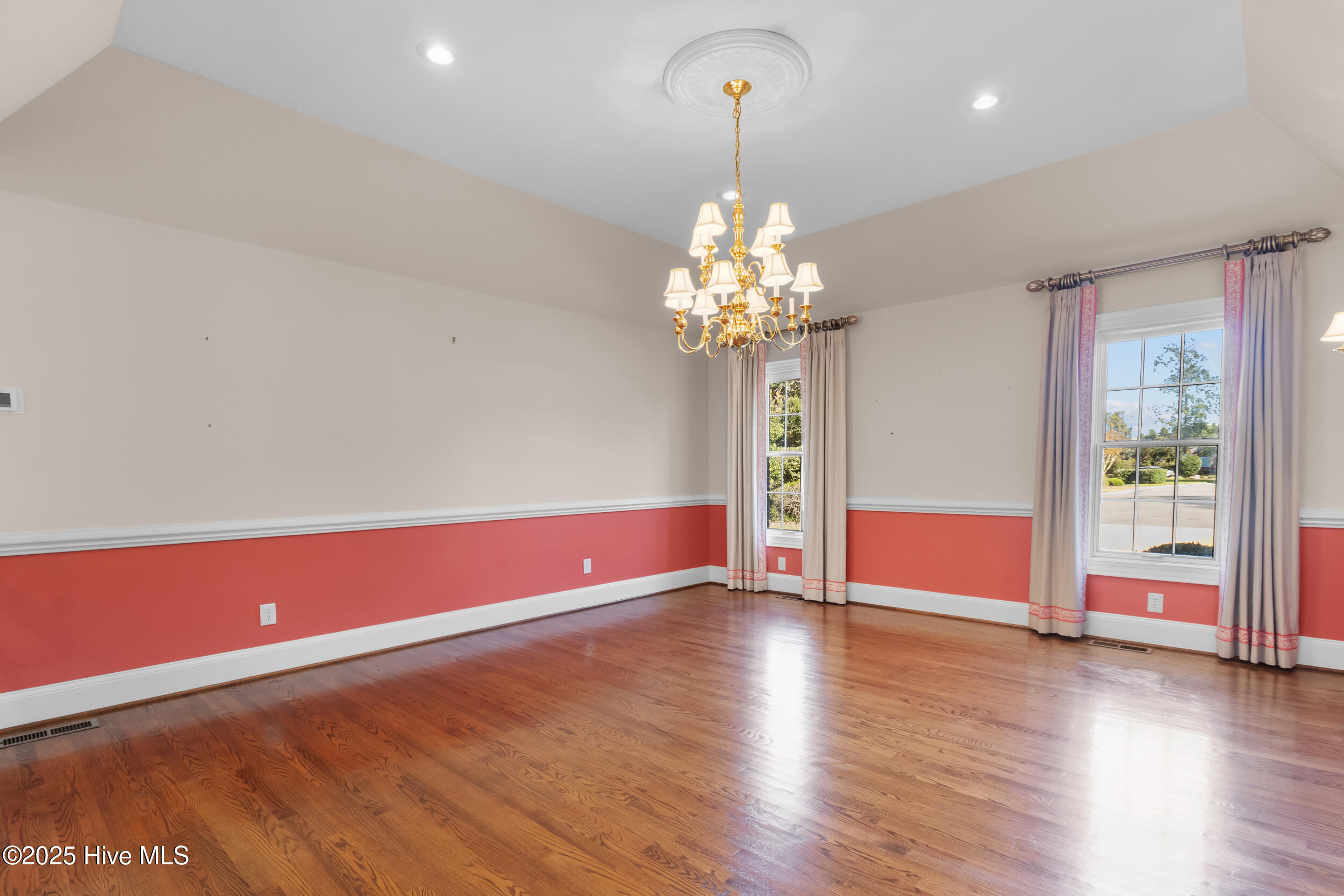 100516126 | Photo 18