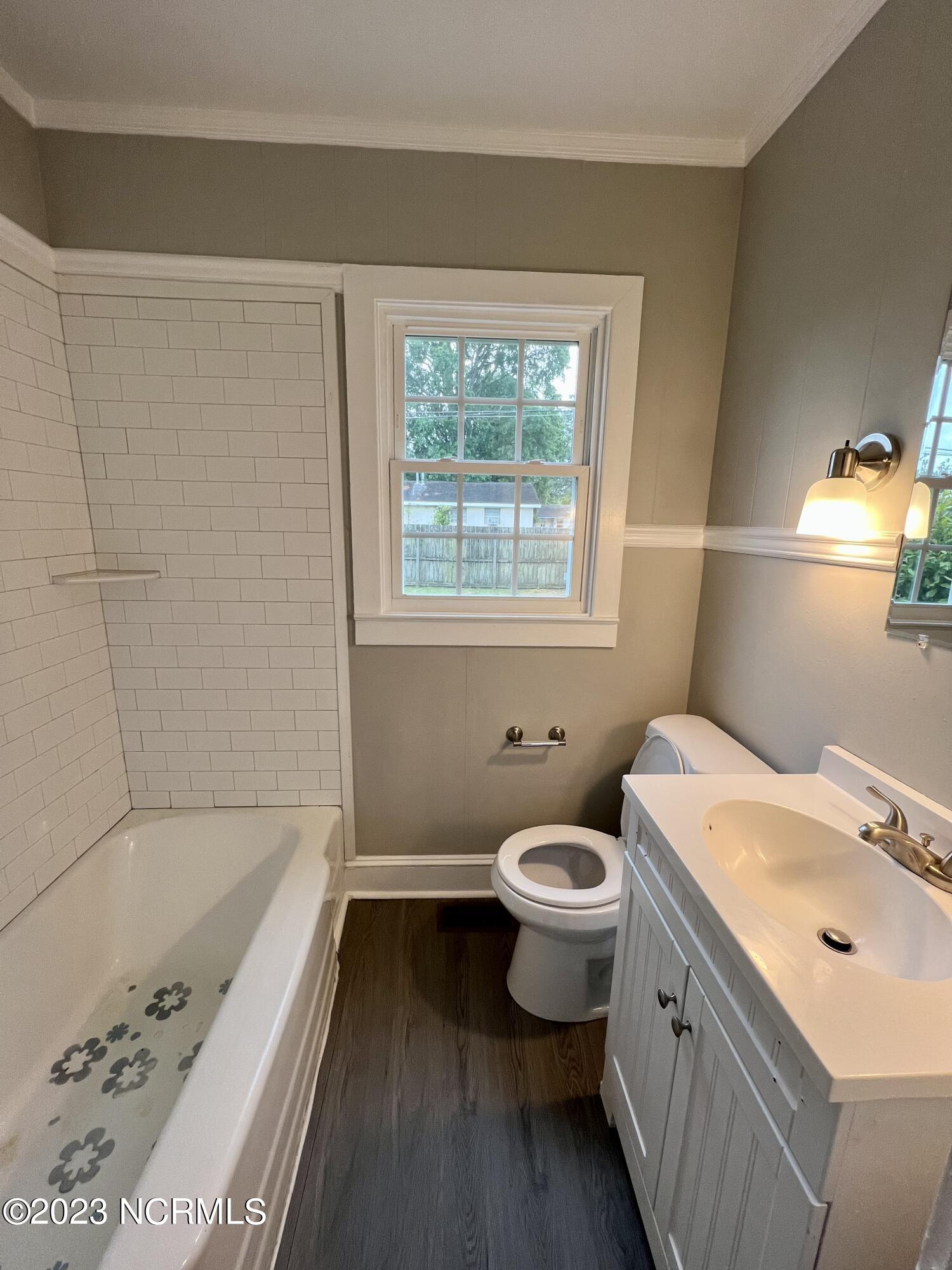 121 N Fairview Circle