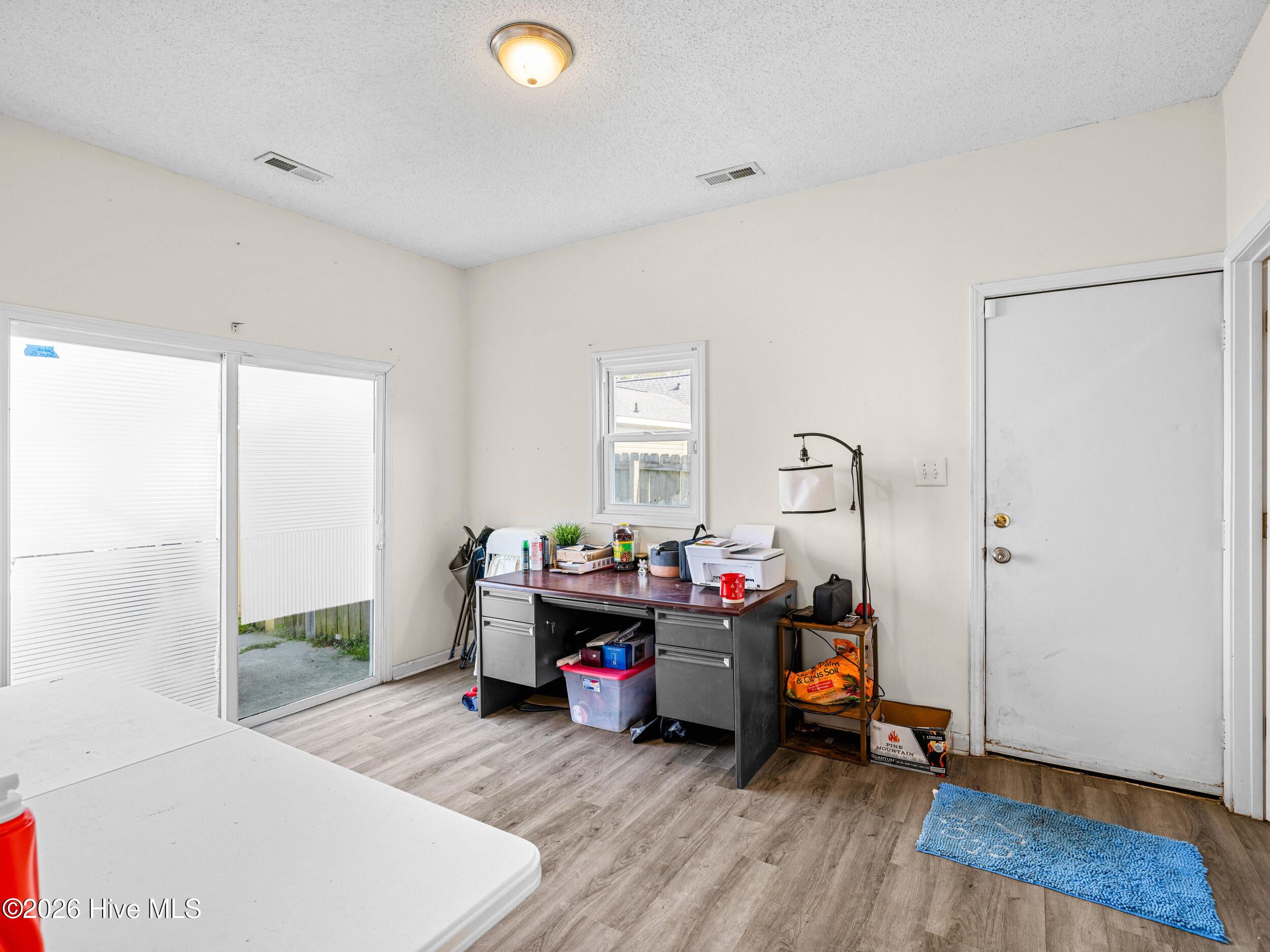 100563699 | Photo 22