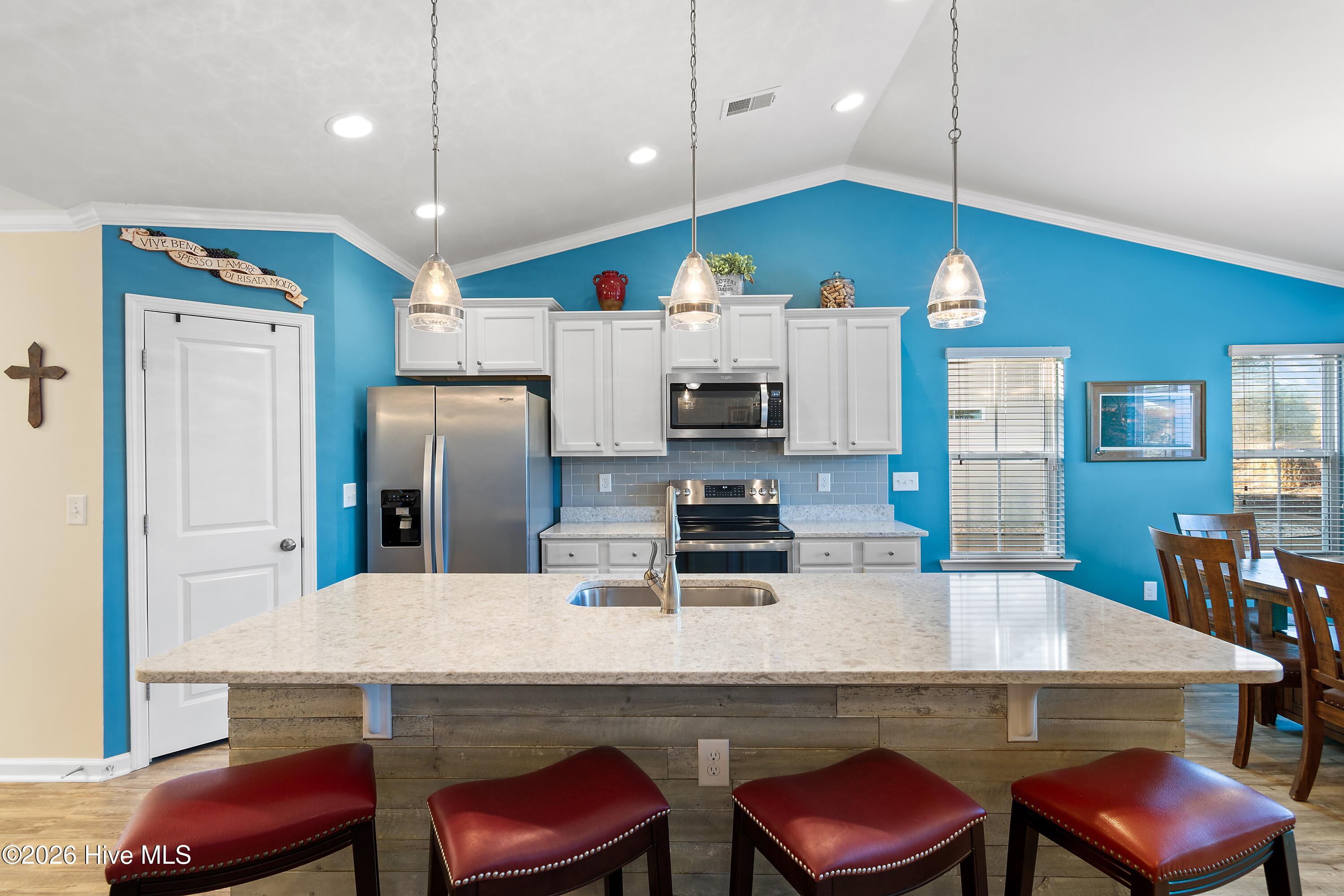 100556472 | Photo 12