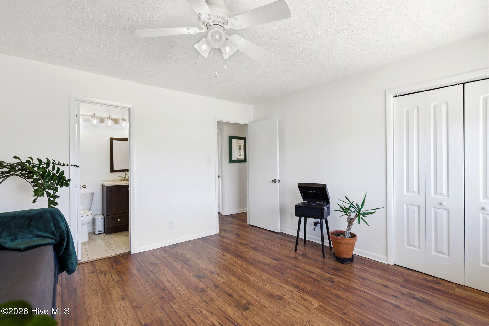 100568885 | Photo 28