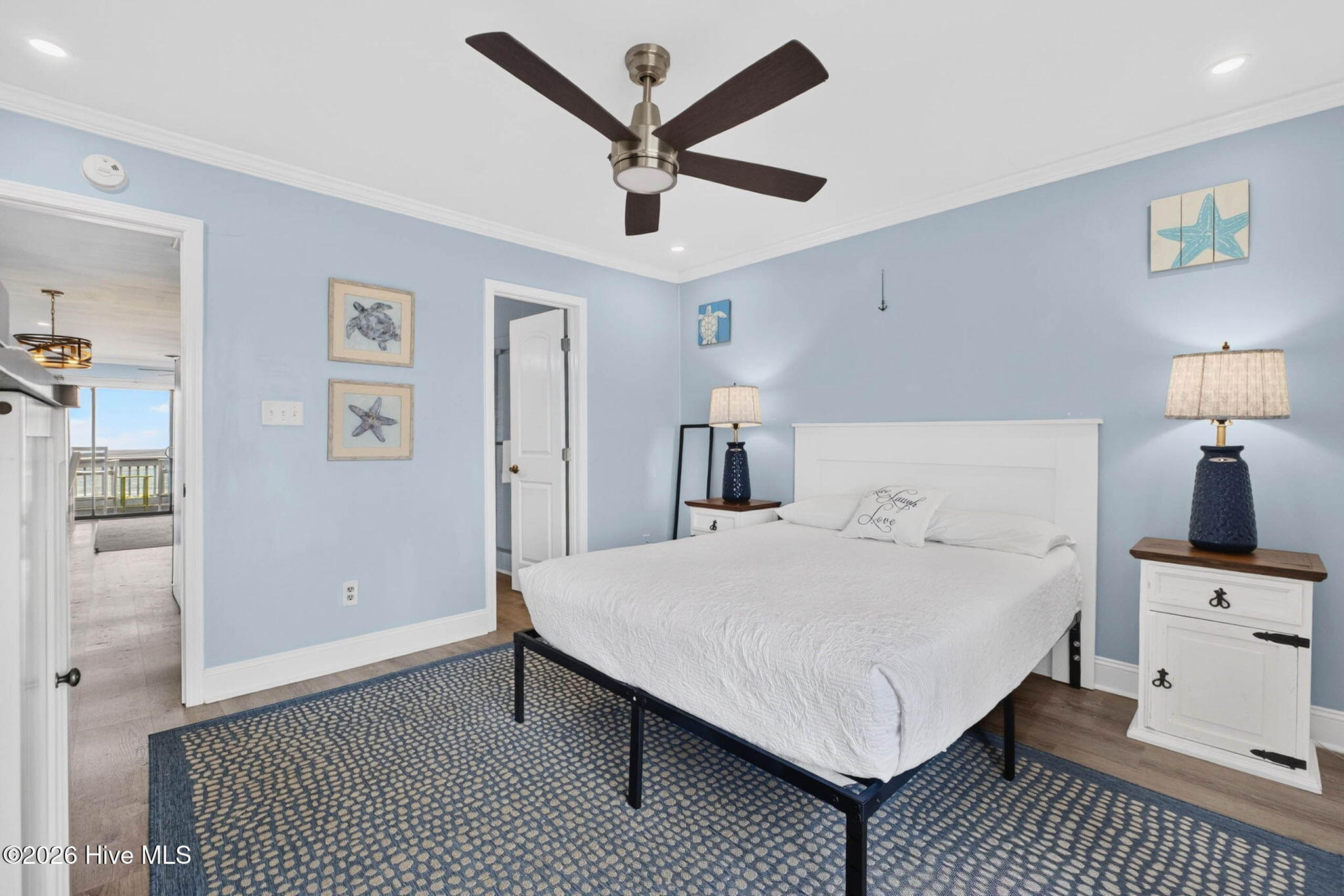 100585462 | Photo 25