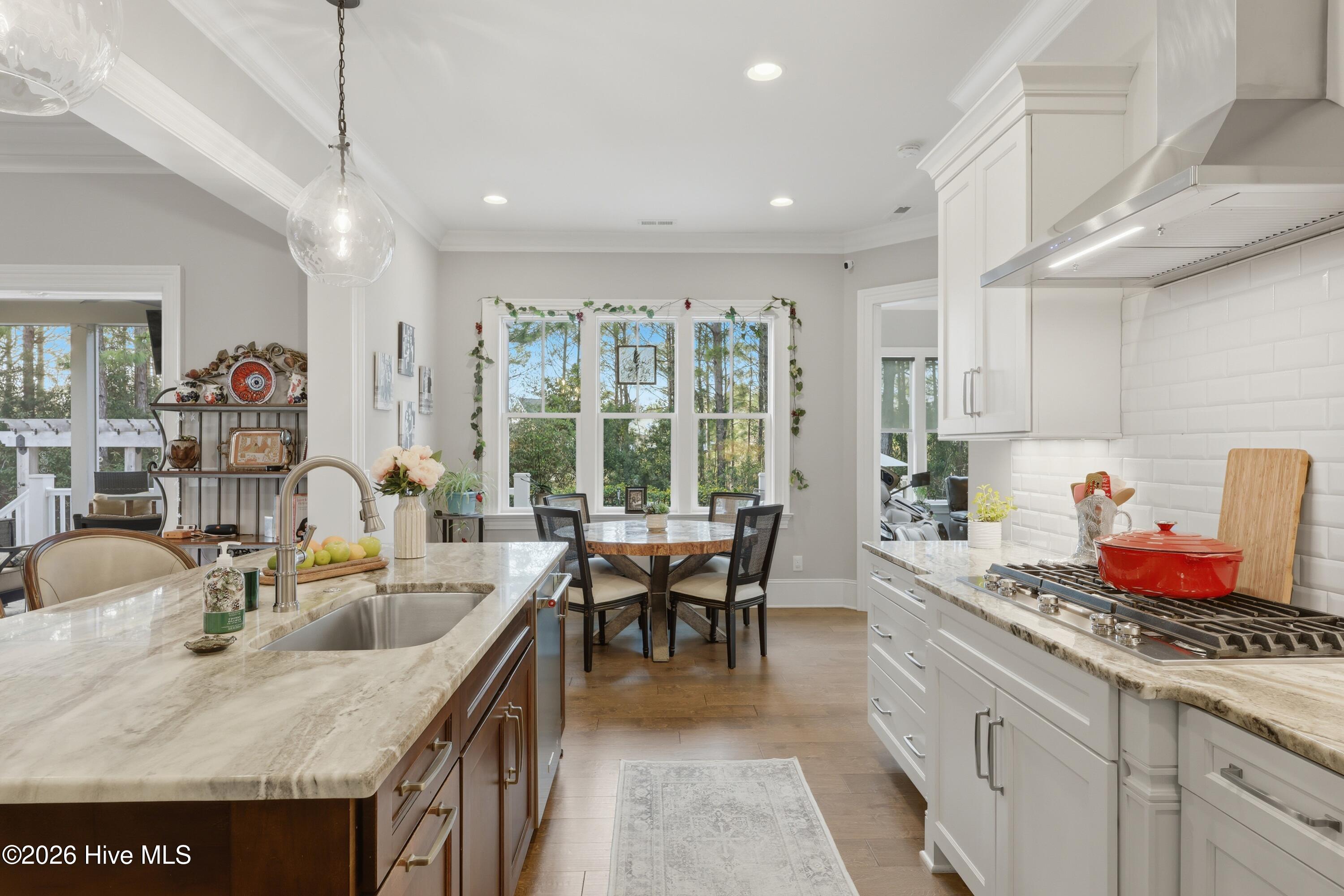 100560697 | Photo 32