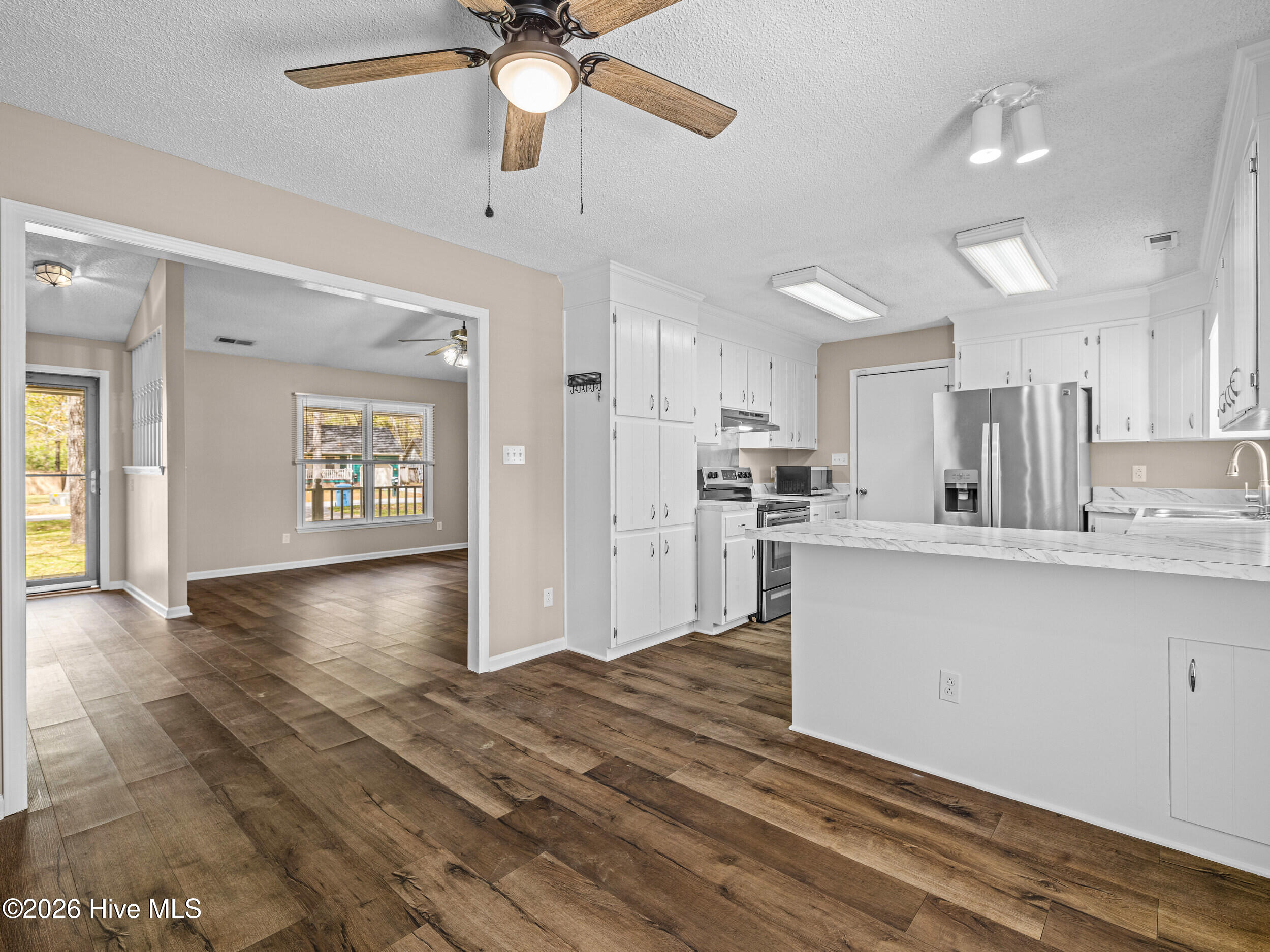 100564987 | Photo 14