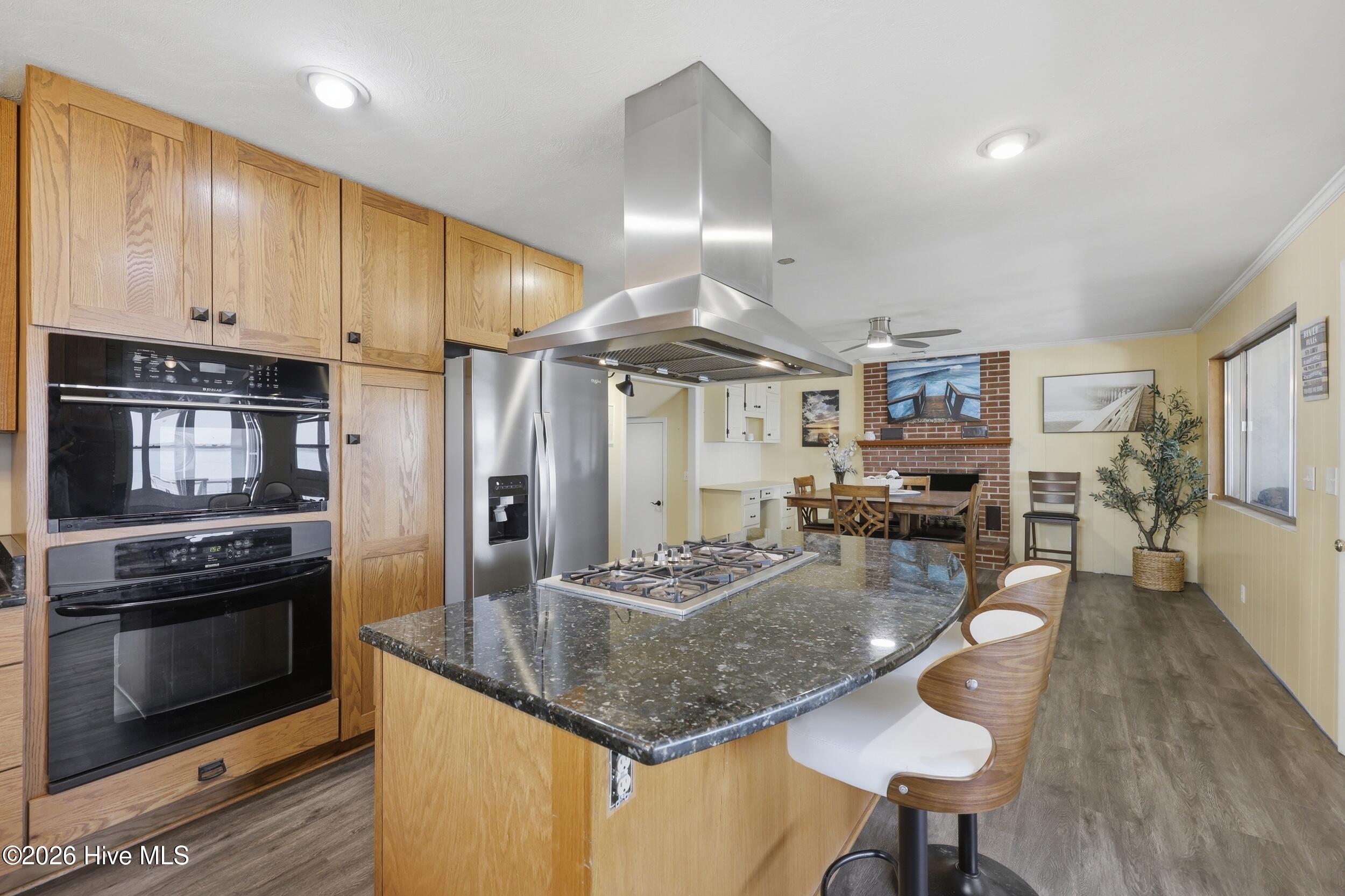 Cook island with gas stove