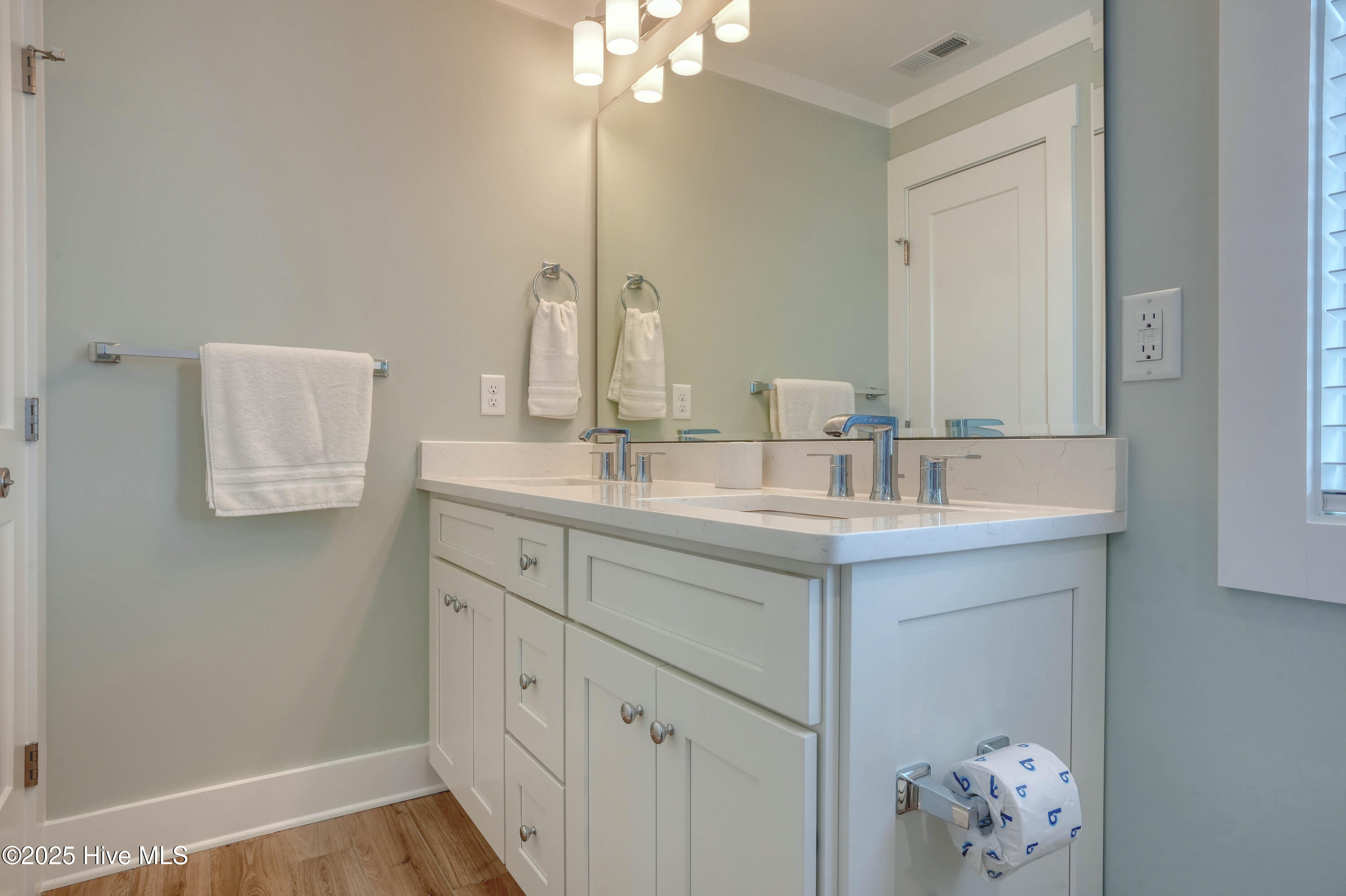 100522890 | Photo 60