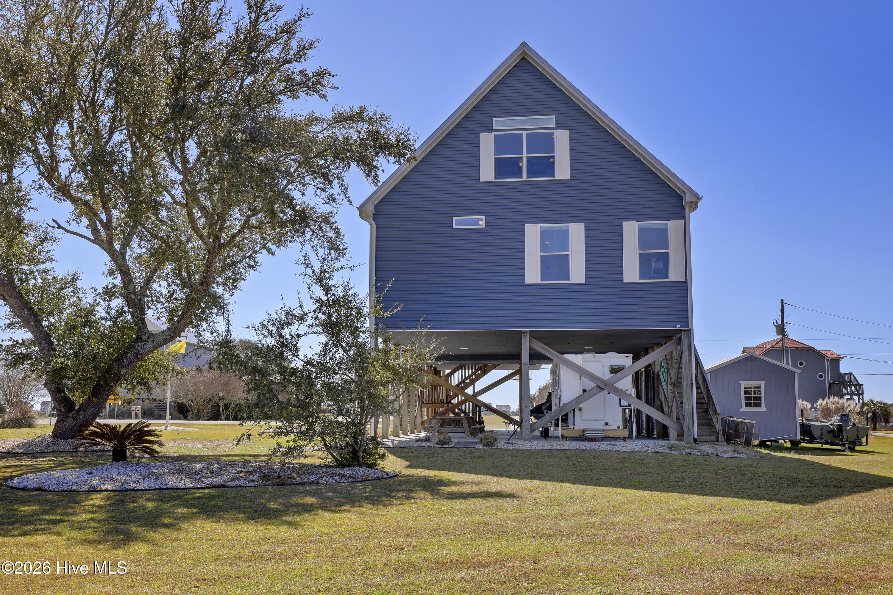 100562204 | Photo 64