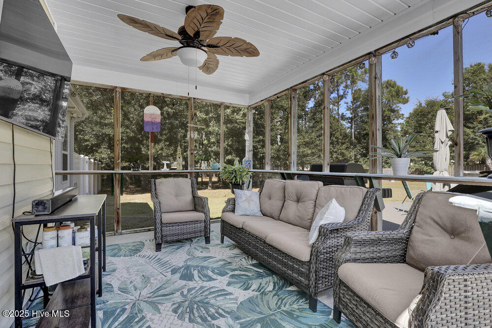 100548530 | Photo 31