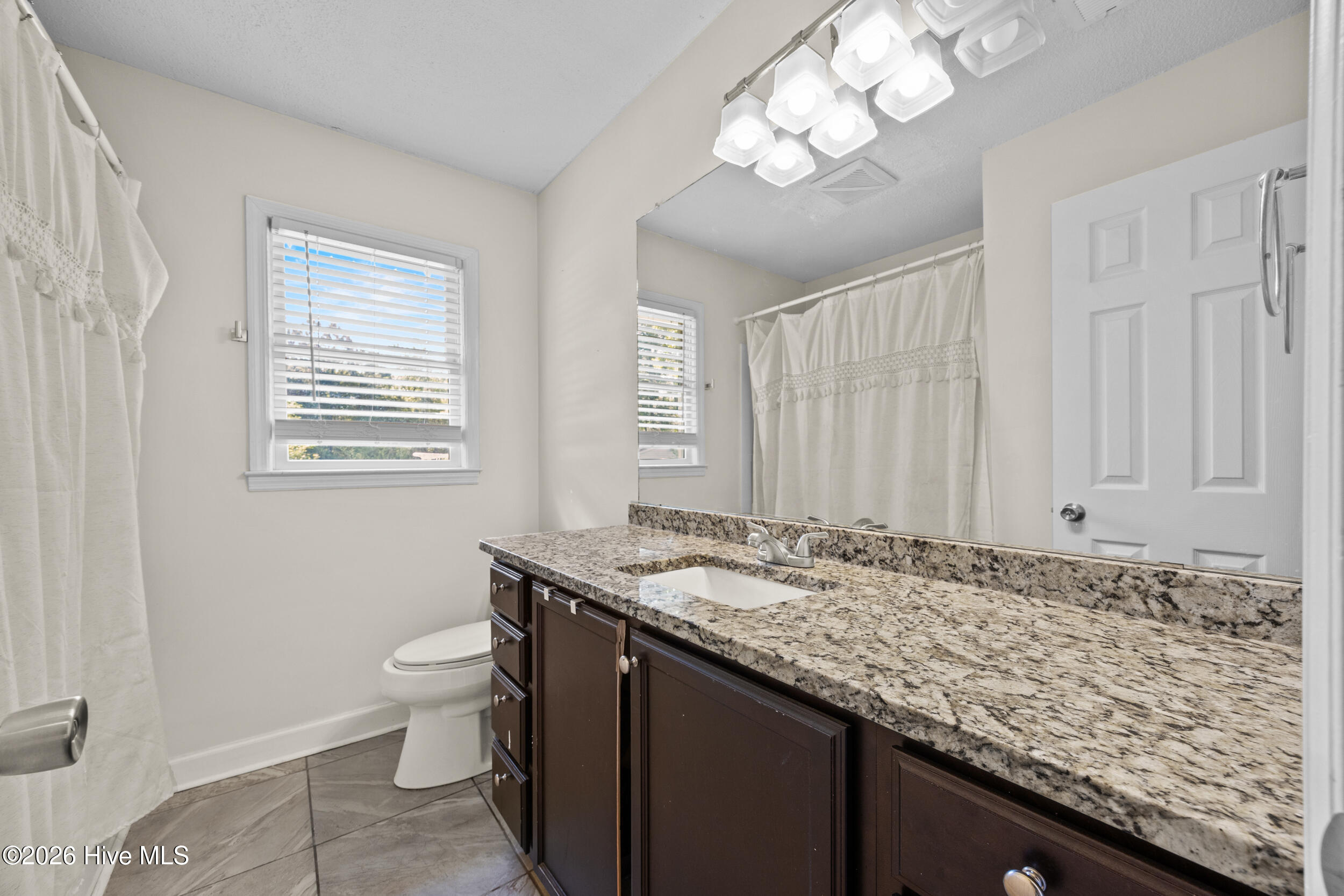 100567954 | Photo 20