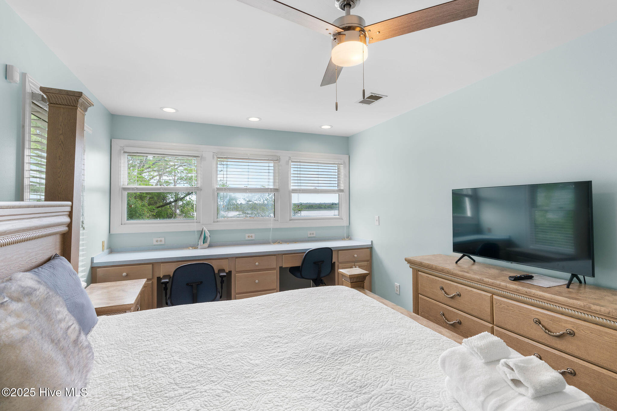 100556700 | Photo 56