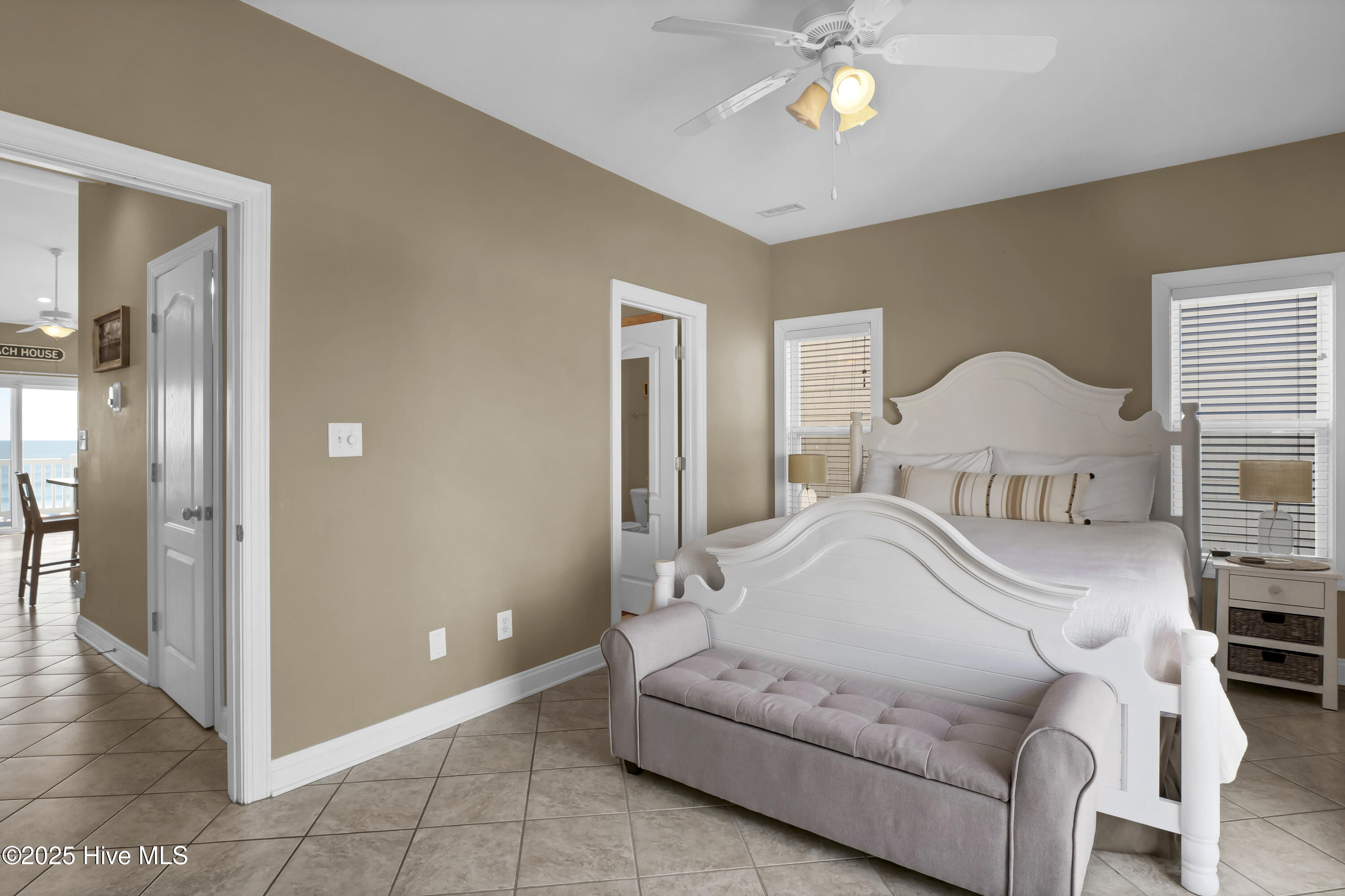 100535272 | Photo 34