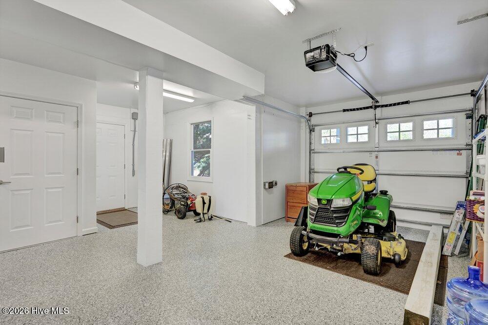 100563942 | Photo 45