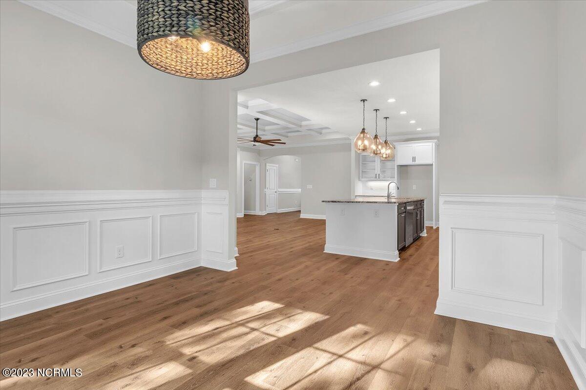 100524155 | Photo 47