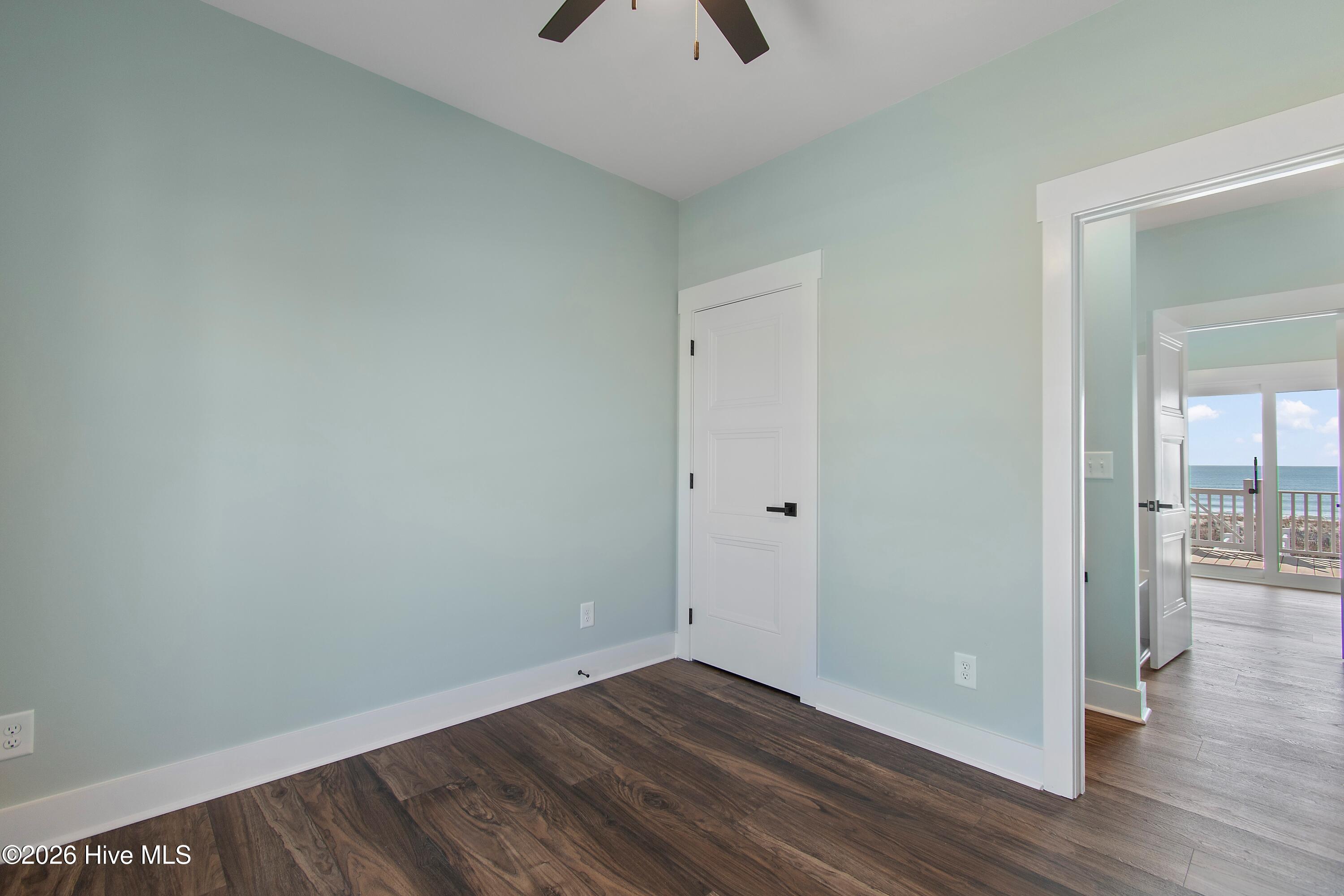 100525710 | Photo 47