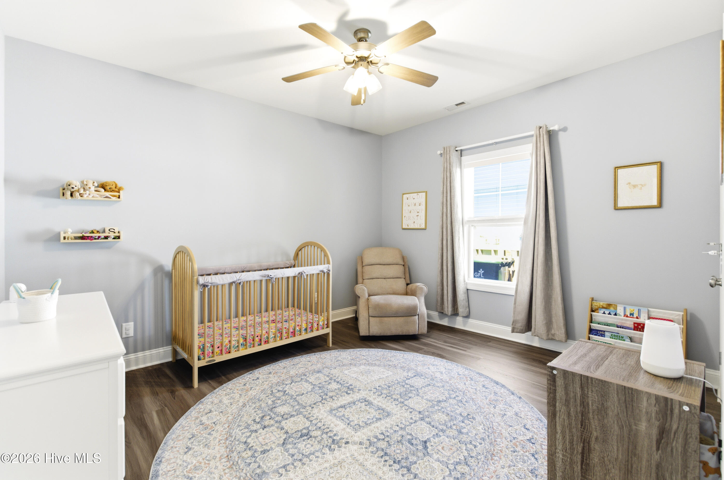 100568018 | Photo 41