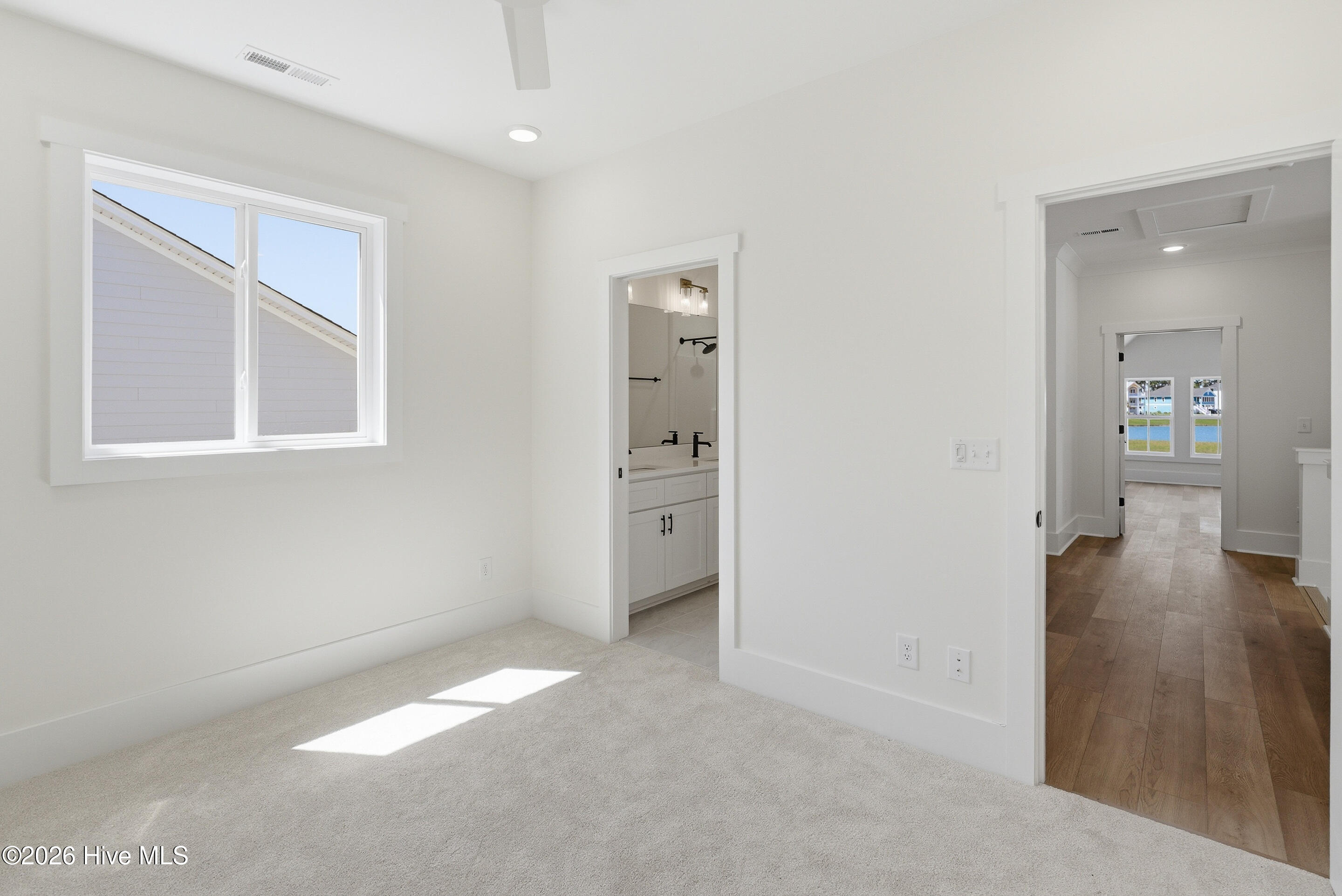 100564913 | Photo 42