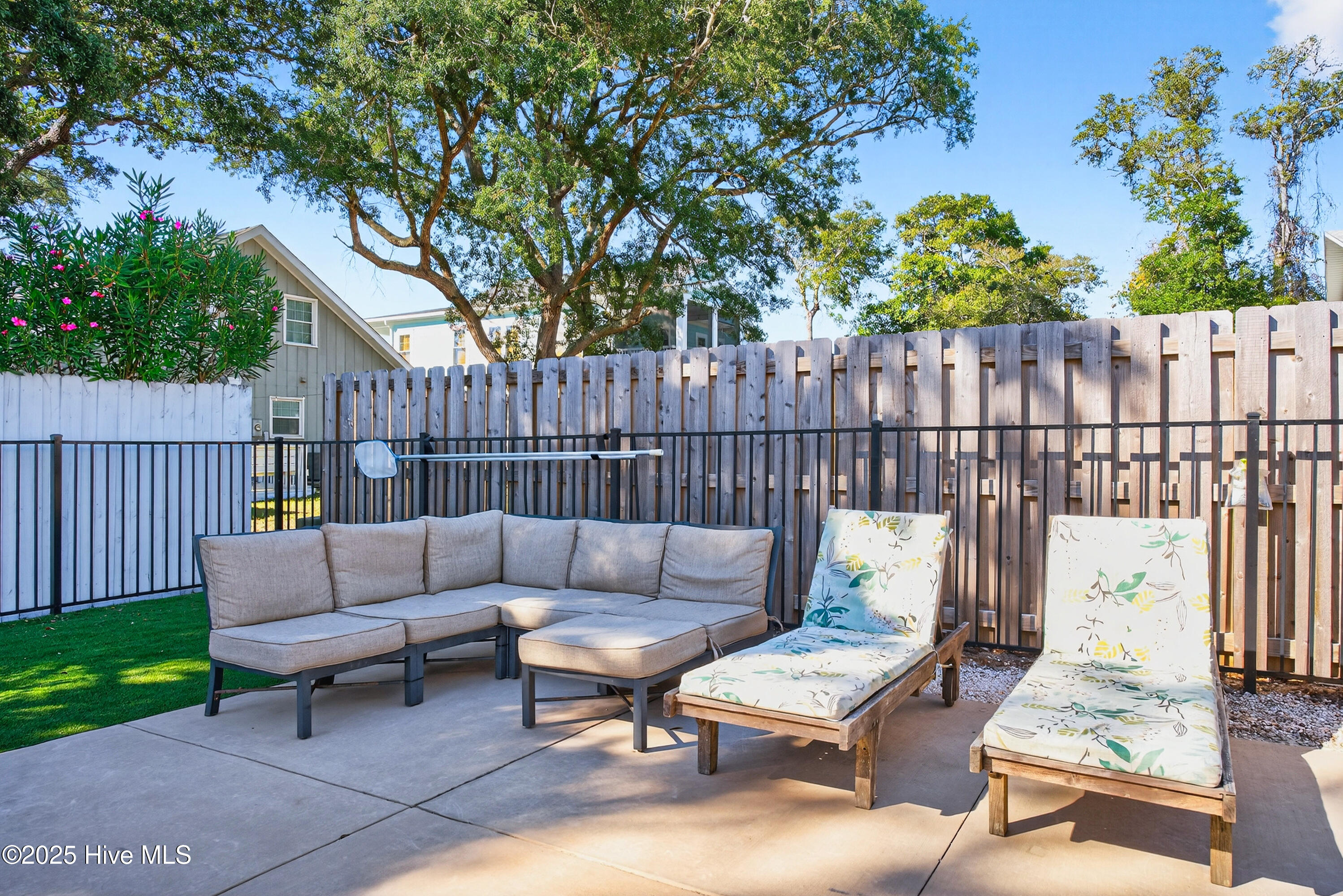 100537887 | Photo 60