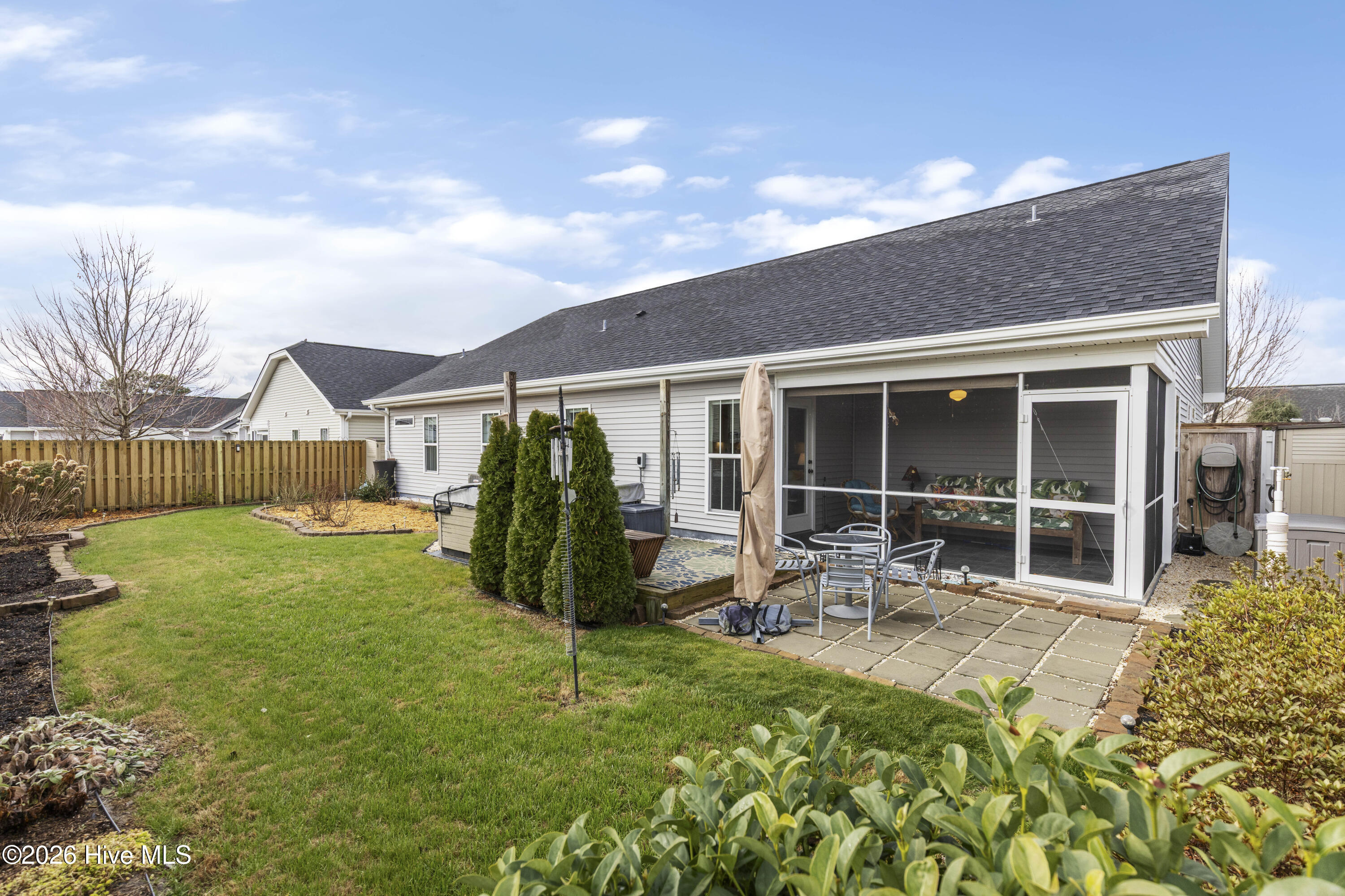 100551829 | Photo 47