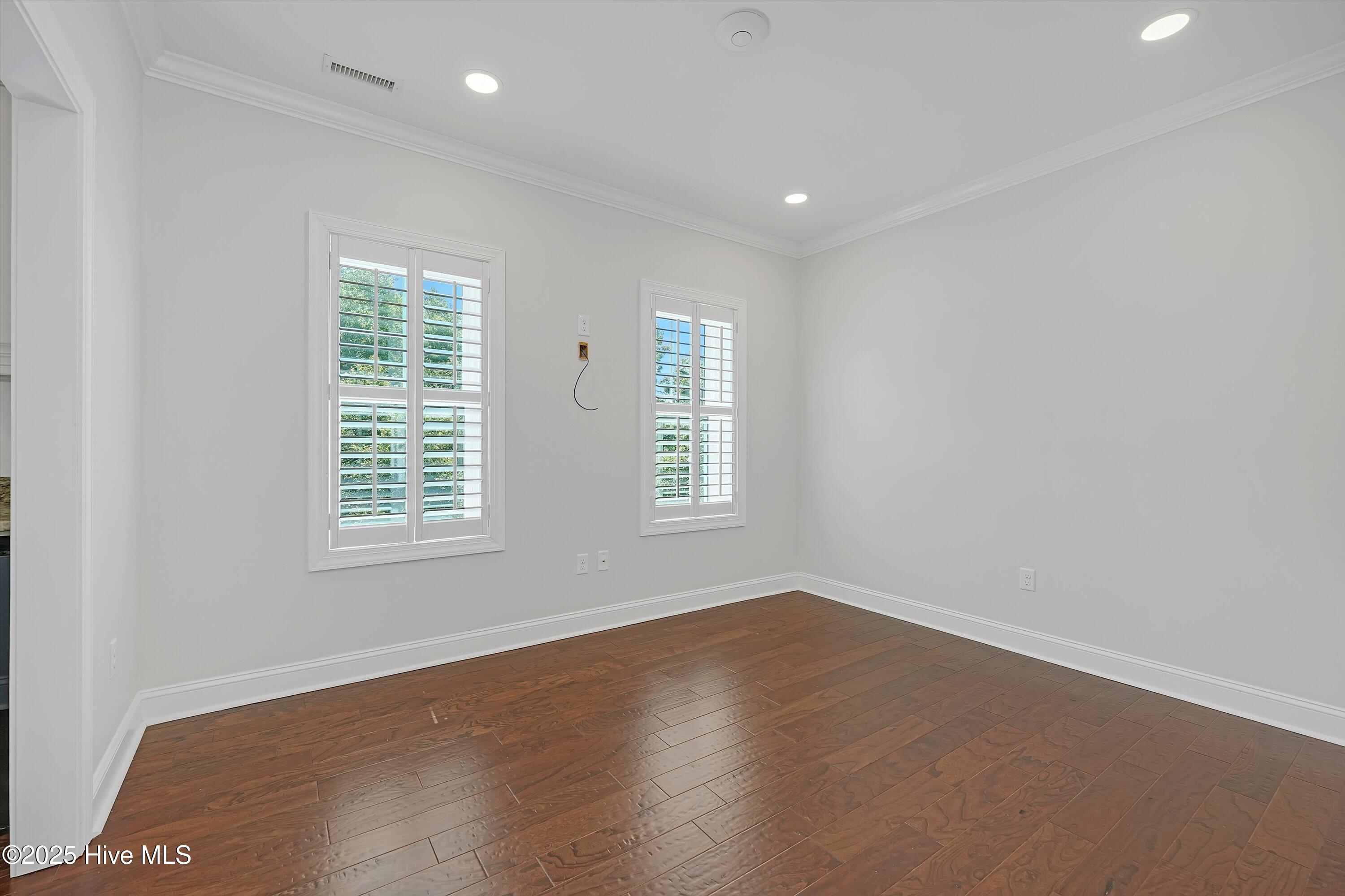 100537477 | Photo 46