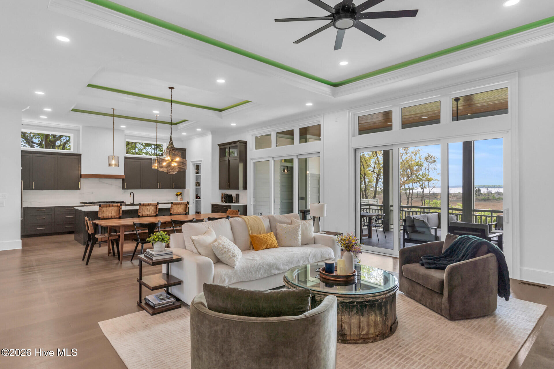 100553549 | Photo 13