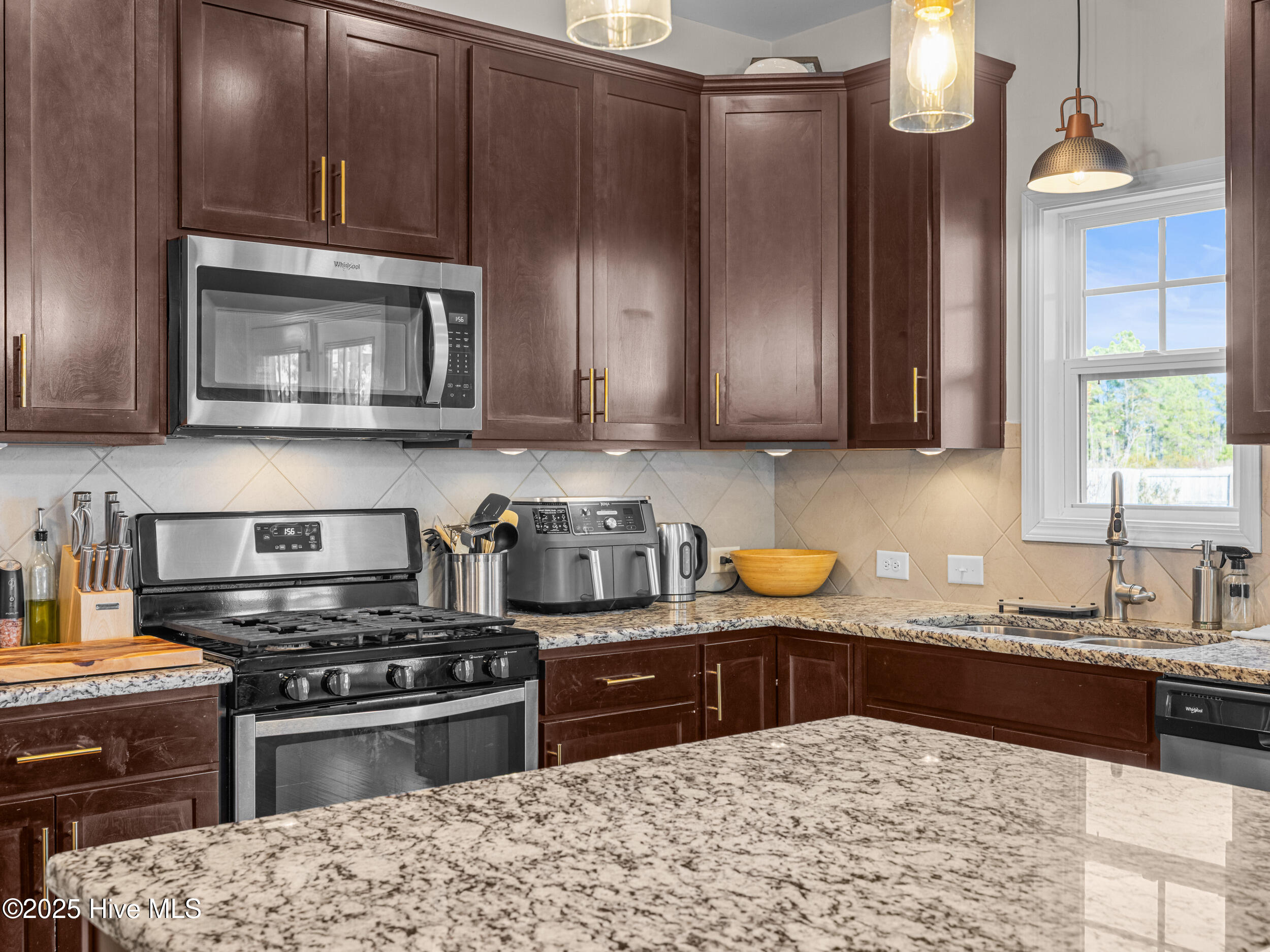 100545070 | Photo 16