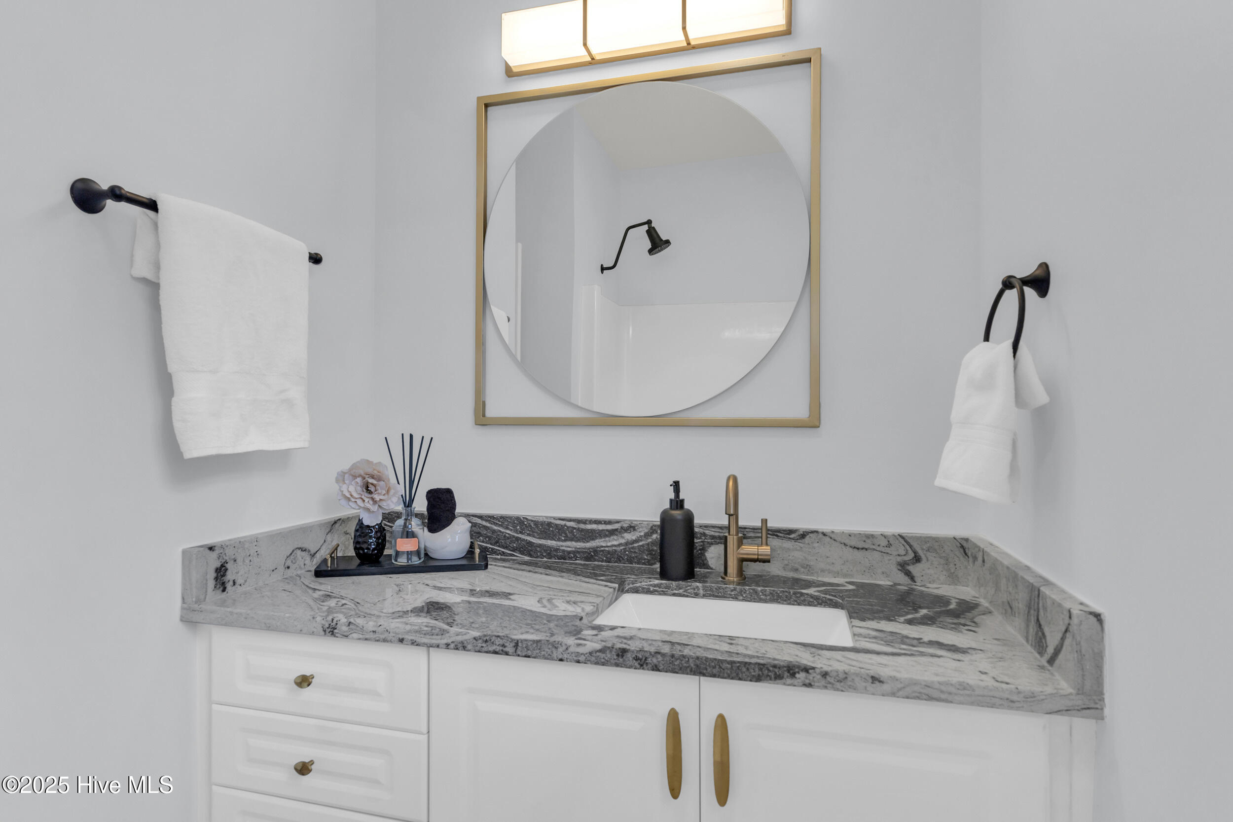 100546029 | Photo 21