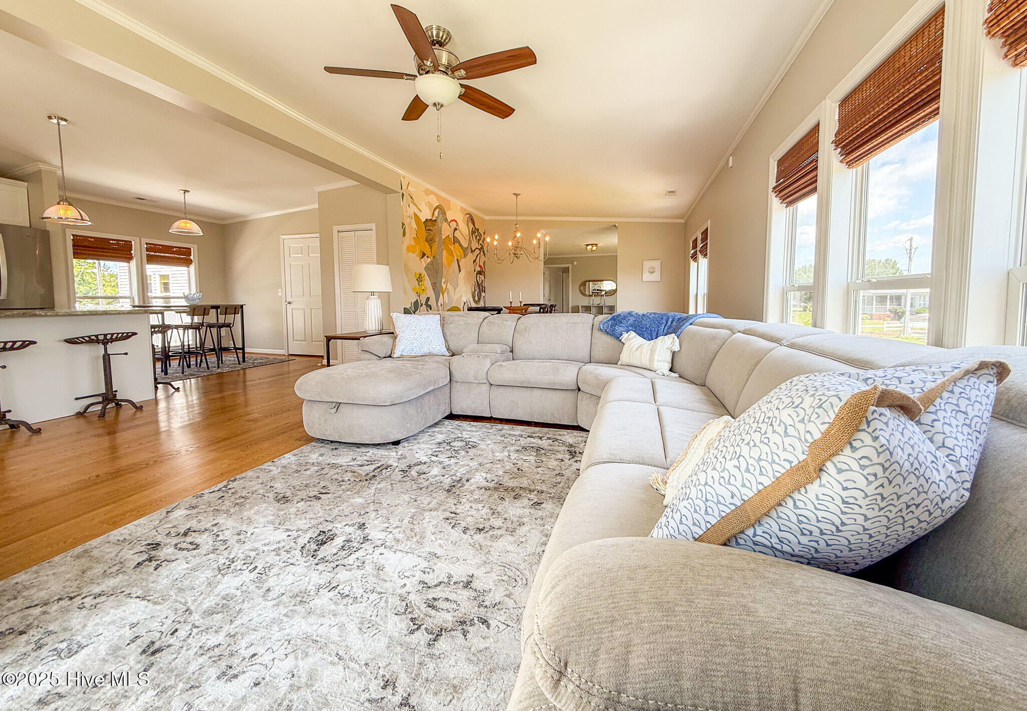 100516311 | Photo 19