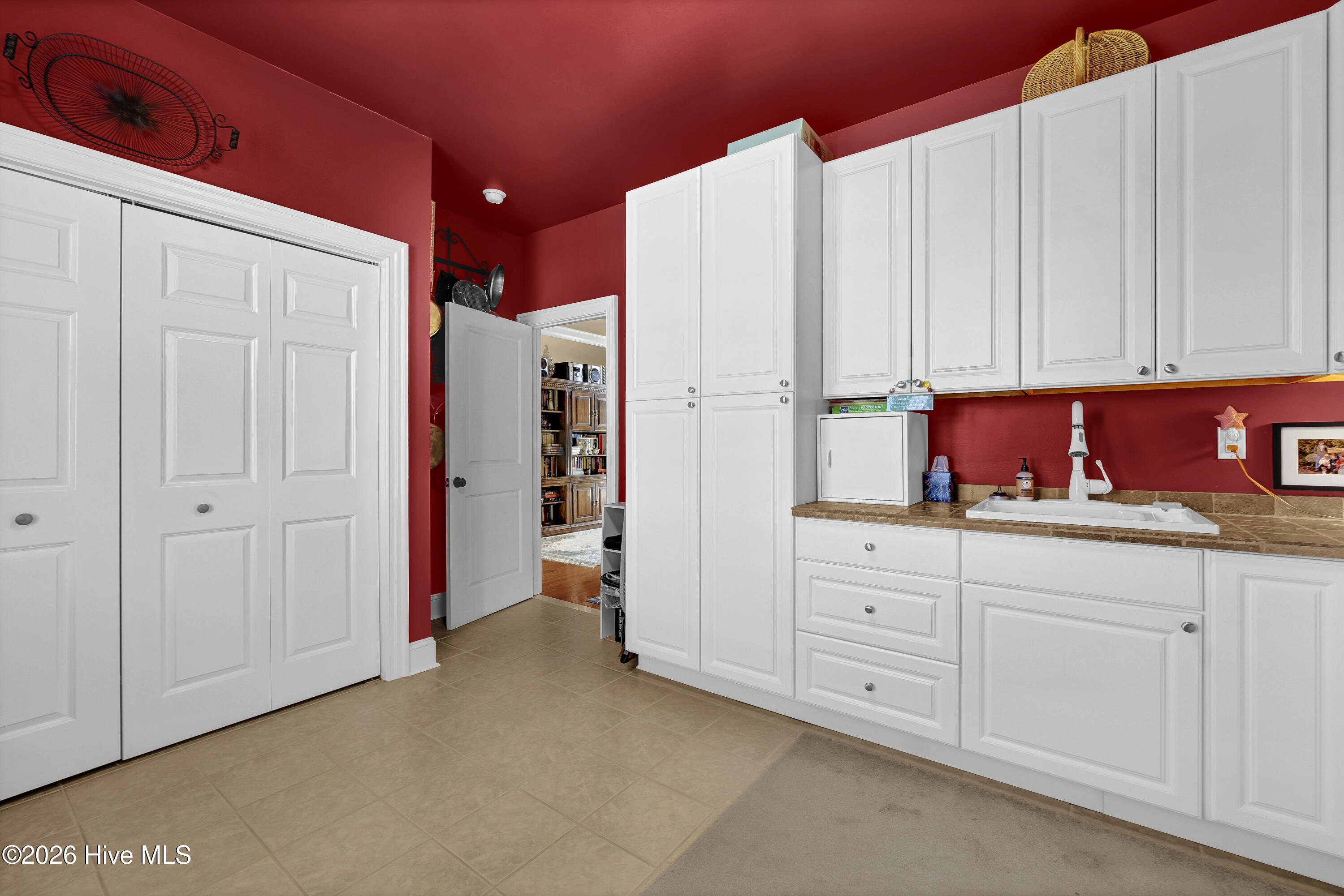 100564861 | Photo 20