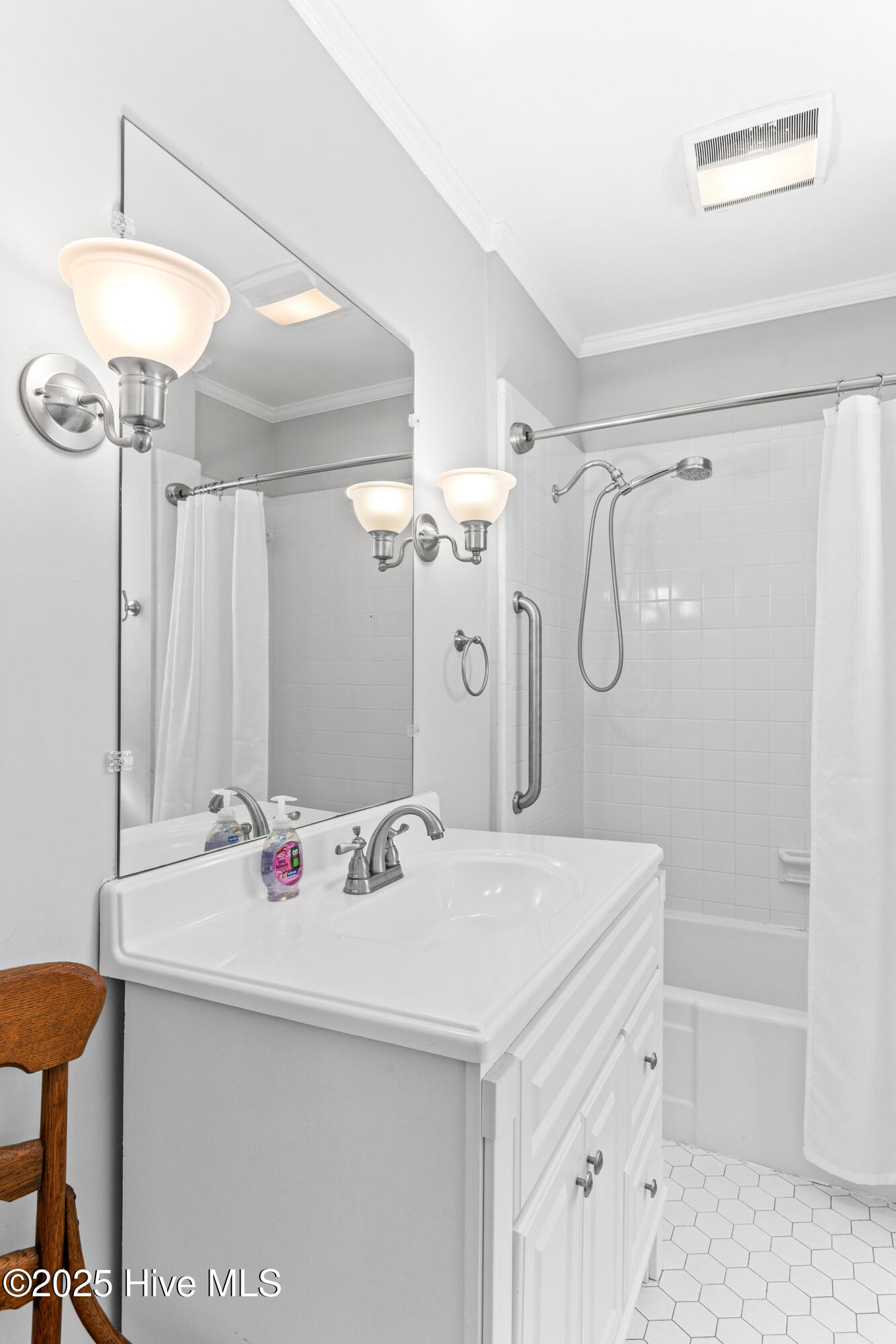 100561116 | Photo 26