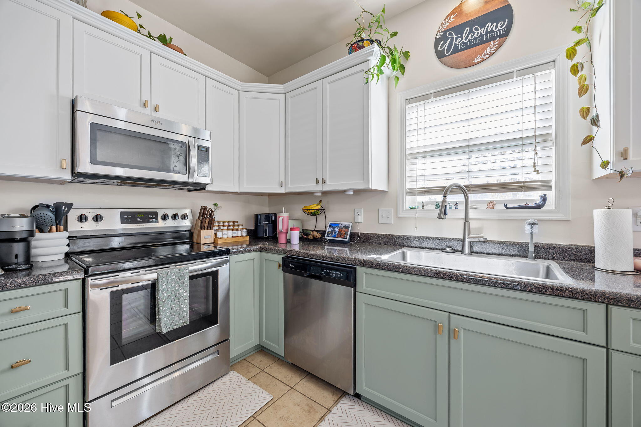 100560368 | Photo 11