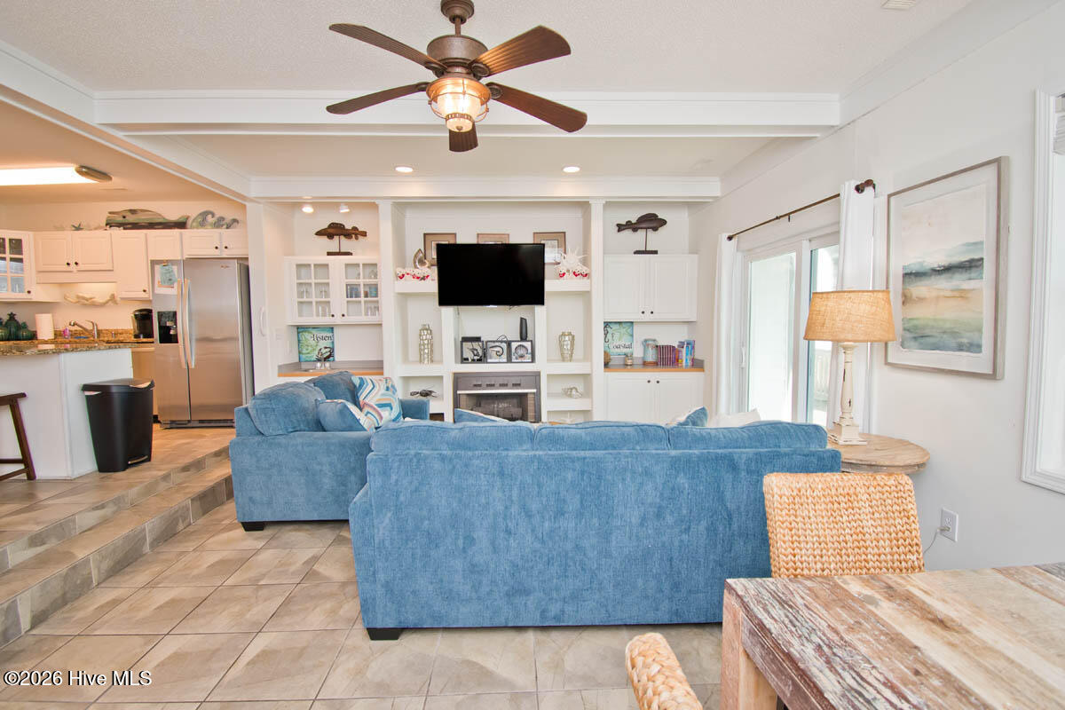 100560265 | Photo 13