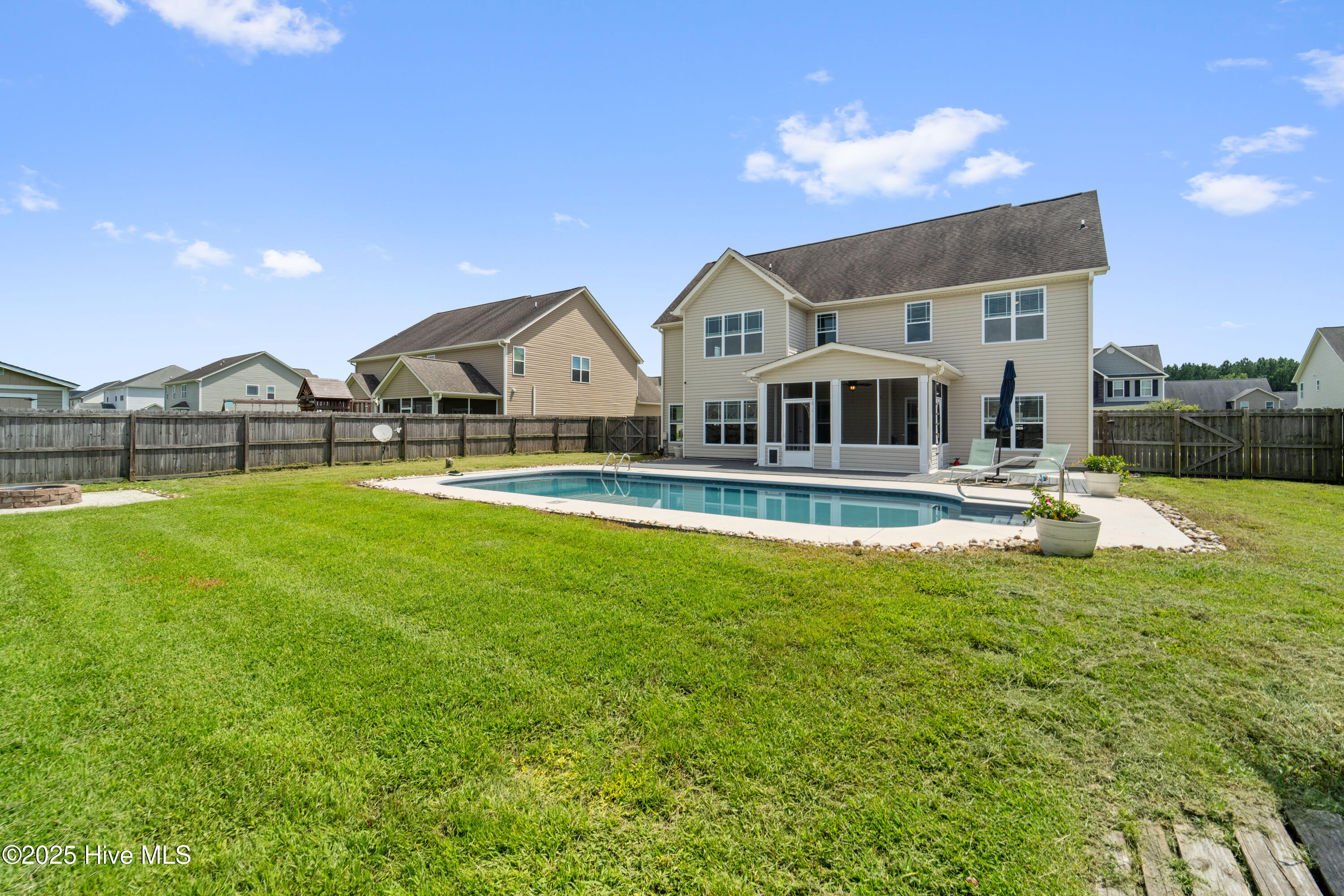 100525842 | Photo 87